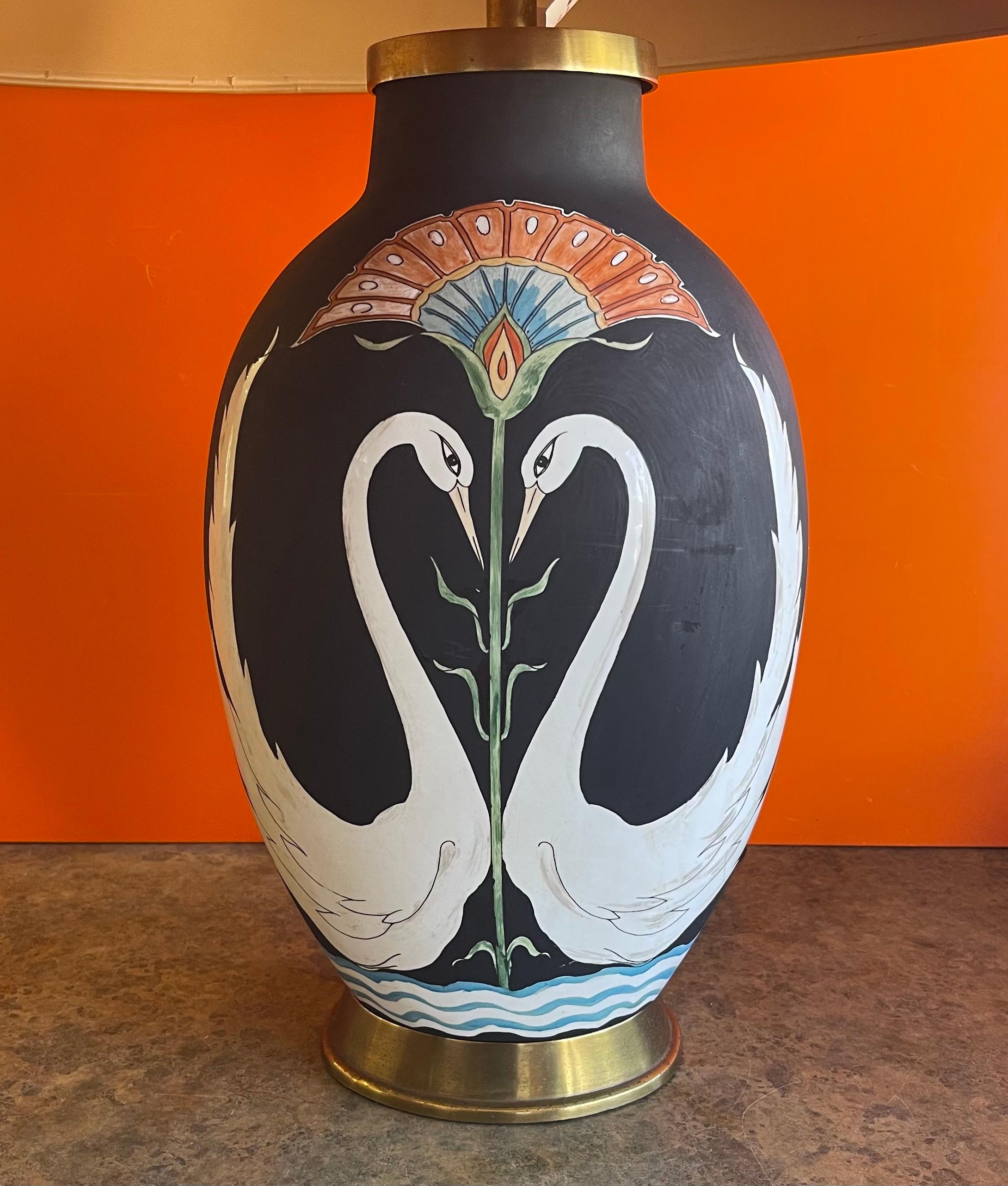 Peint à la main Lampe de bureau en porcelaine « Swans » peinte à la main par Chapman Manufacturing Company en vente