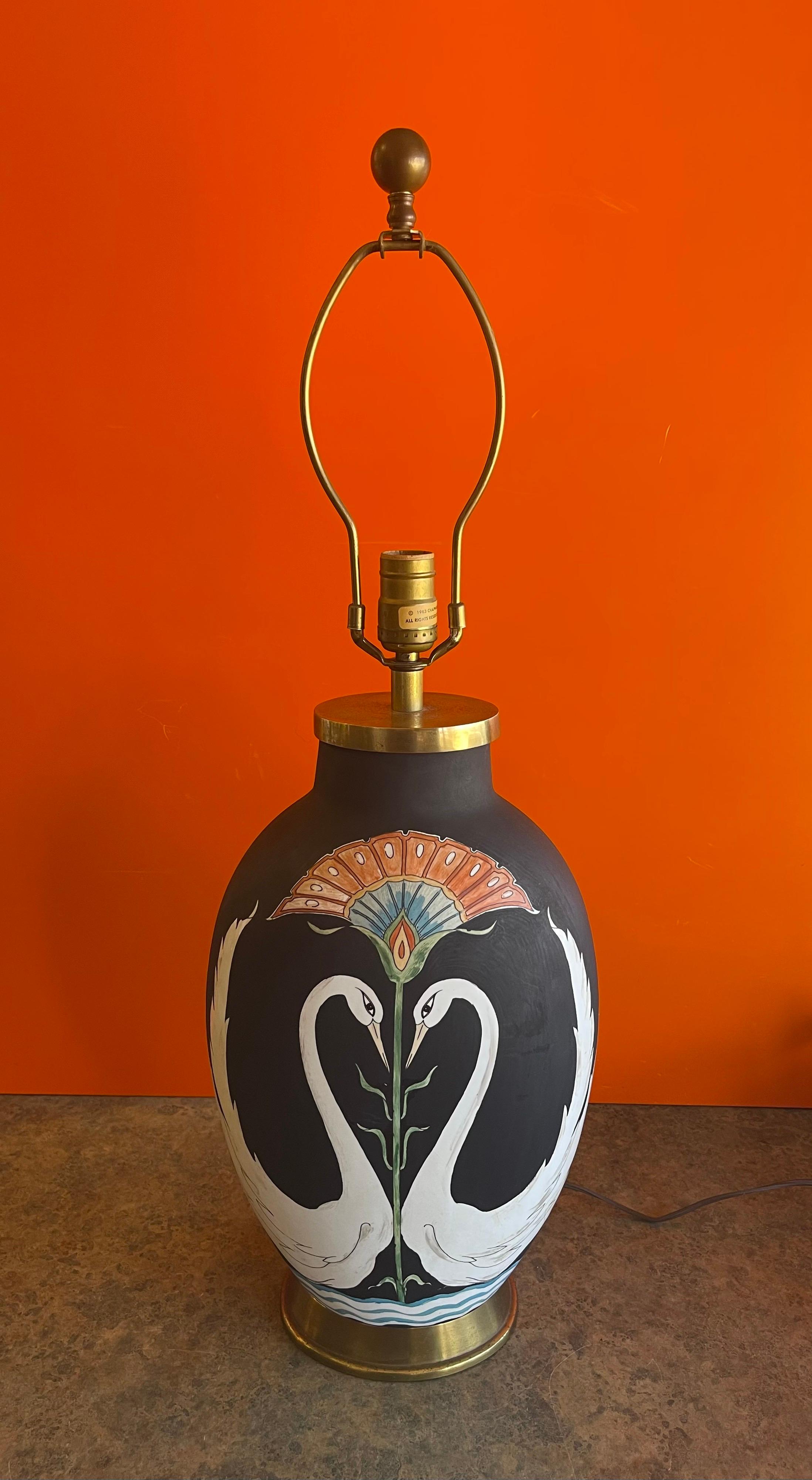 Lampe de bureau en porcelaine « Swans » peinte à la main par Chapman Manufacturing Company Bon état - En vente à San Diego, CA