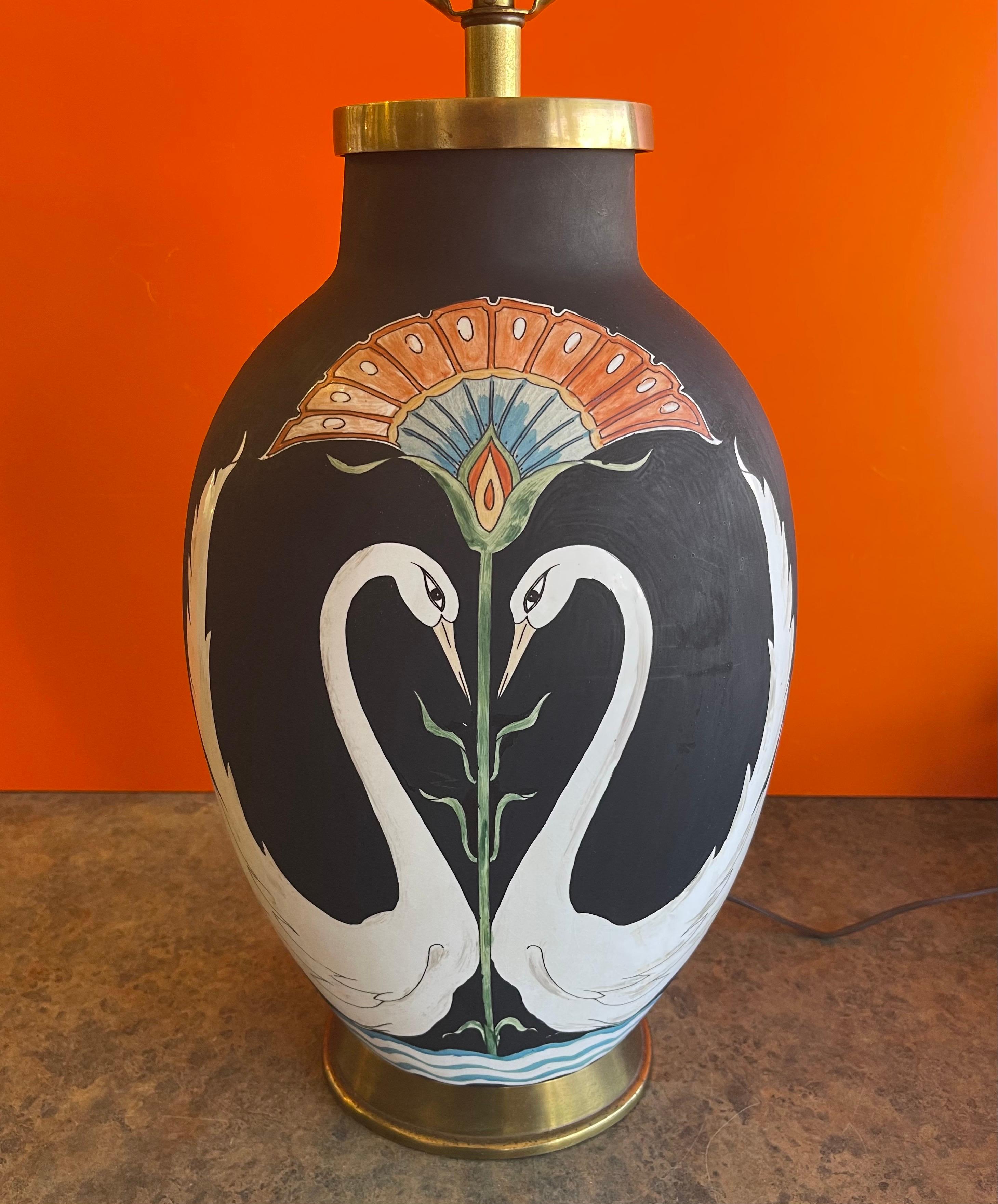 Laiton Lampe de bureau en porcelaine « Swans » peinte à la main par Chapman Manufacturing Company en vente