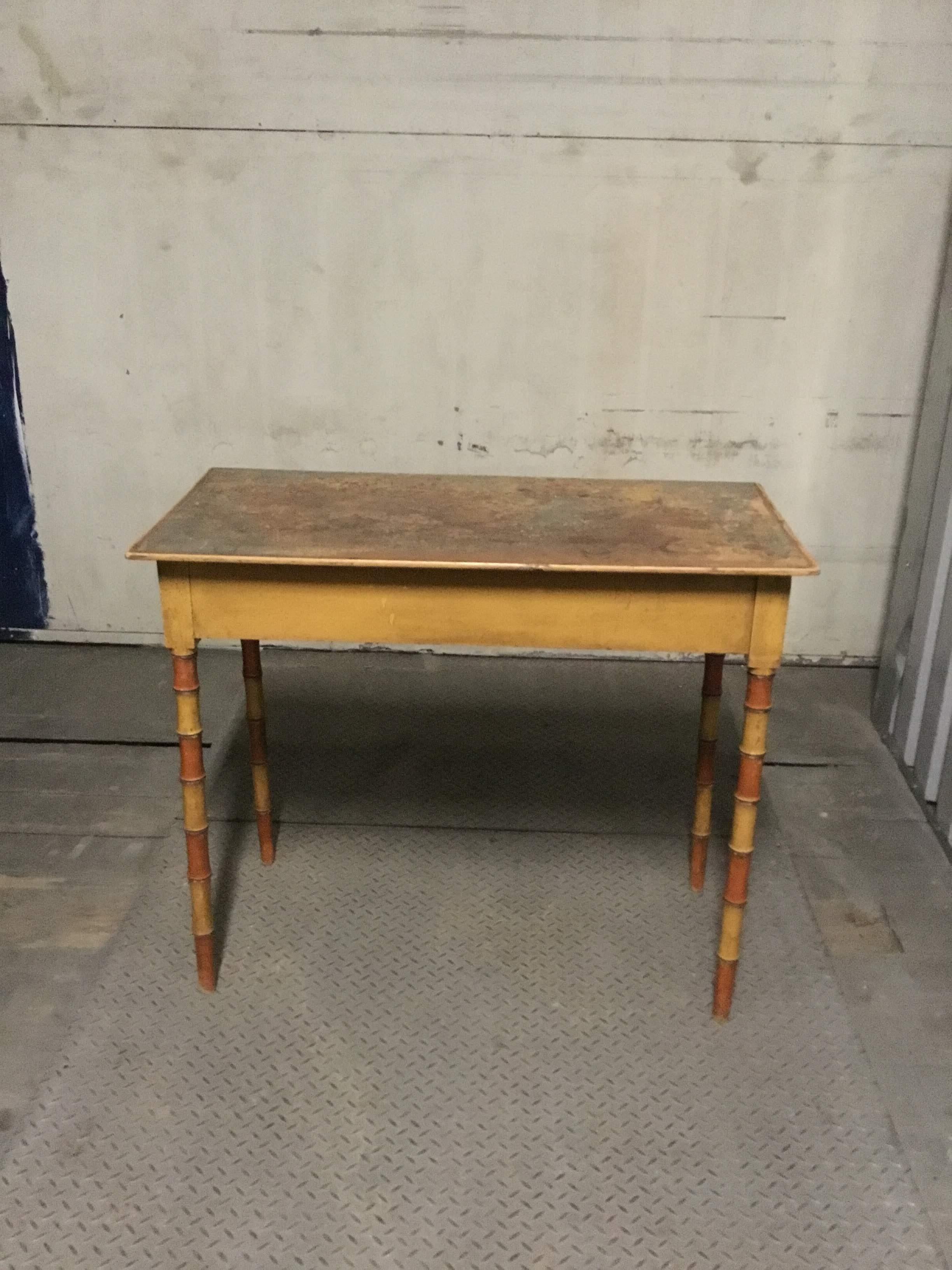 Hand painted vintage table with carved legs and a single drawer. Ideal for use as a desk or vanity. 

Newly reconstructed drawer. Distressed table top.
 