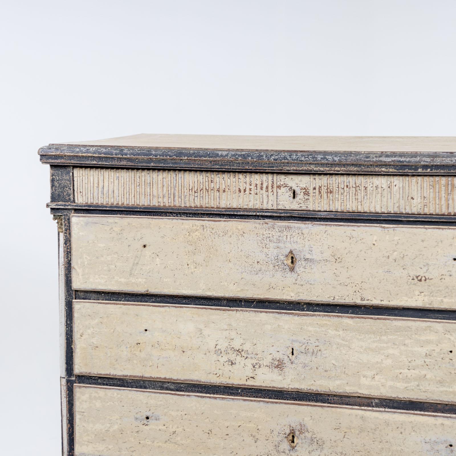 Hand-painted tall Chest of Drawers, Gustavian, Sweden, Early 19th Century For Sale 2