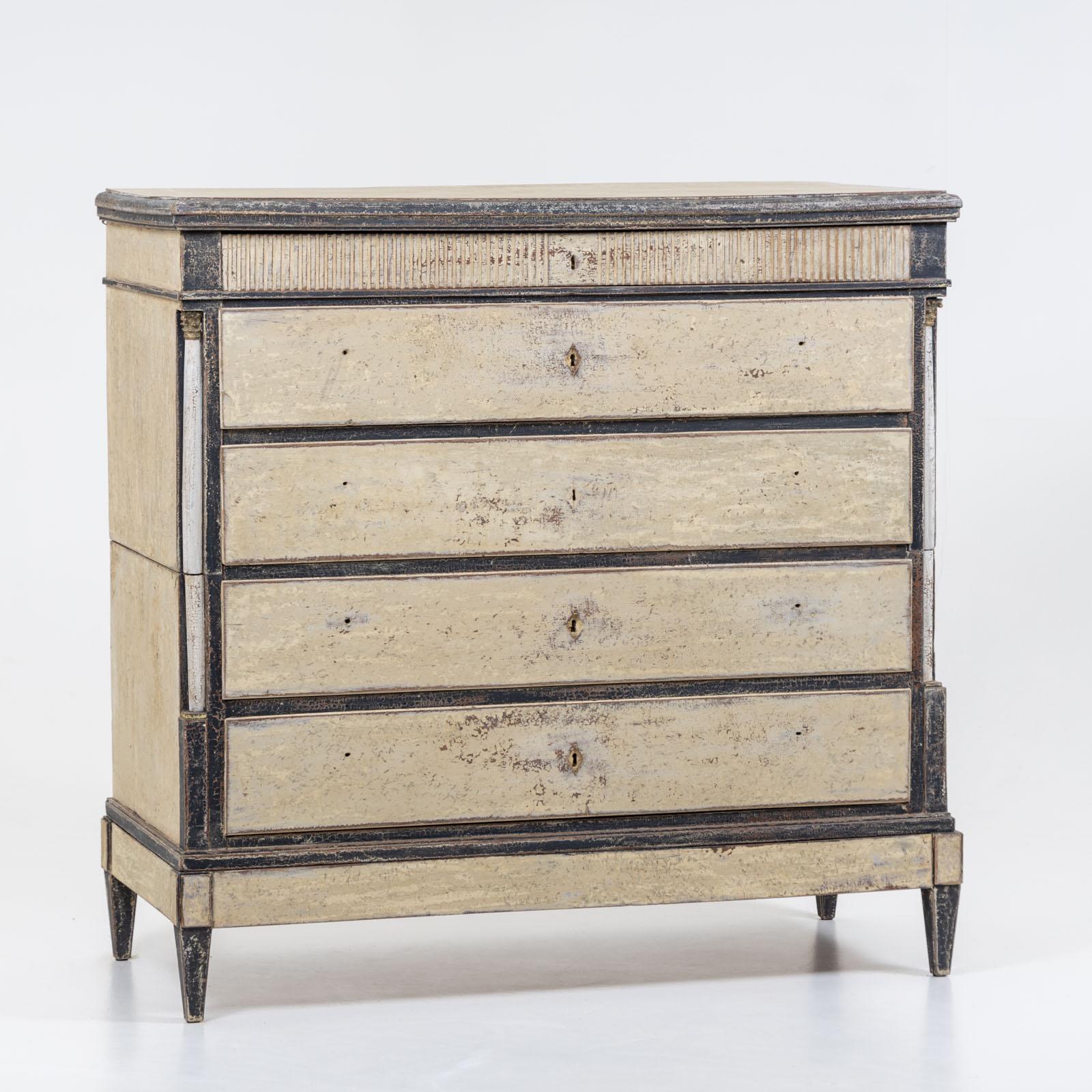 Hand-painted tall Chest of Drawers, Gustavian, Sweden, Early 19th Century For Sale 4