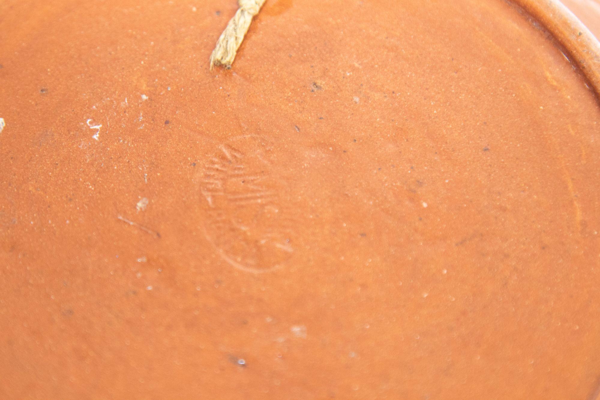 Assiette décorative en terre cuite peinte à la main, ancienne poterie danoise en vente 1
