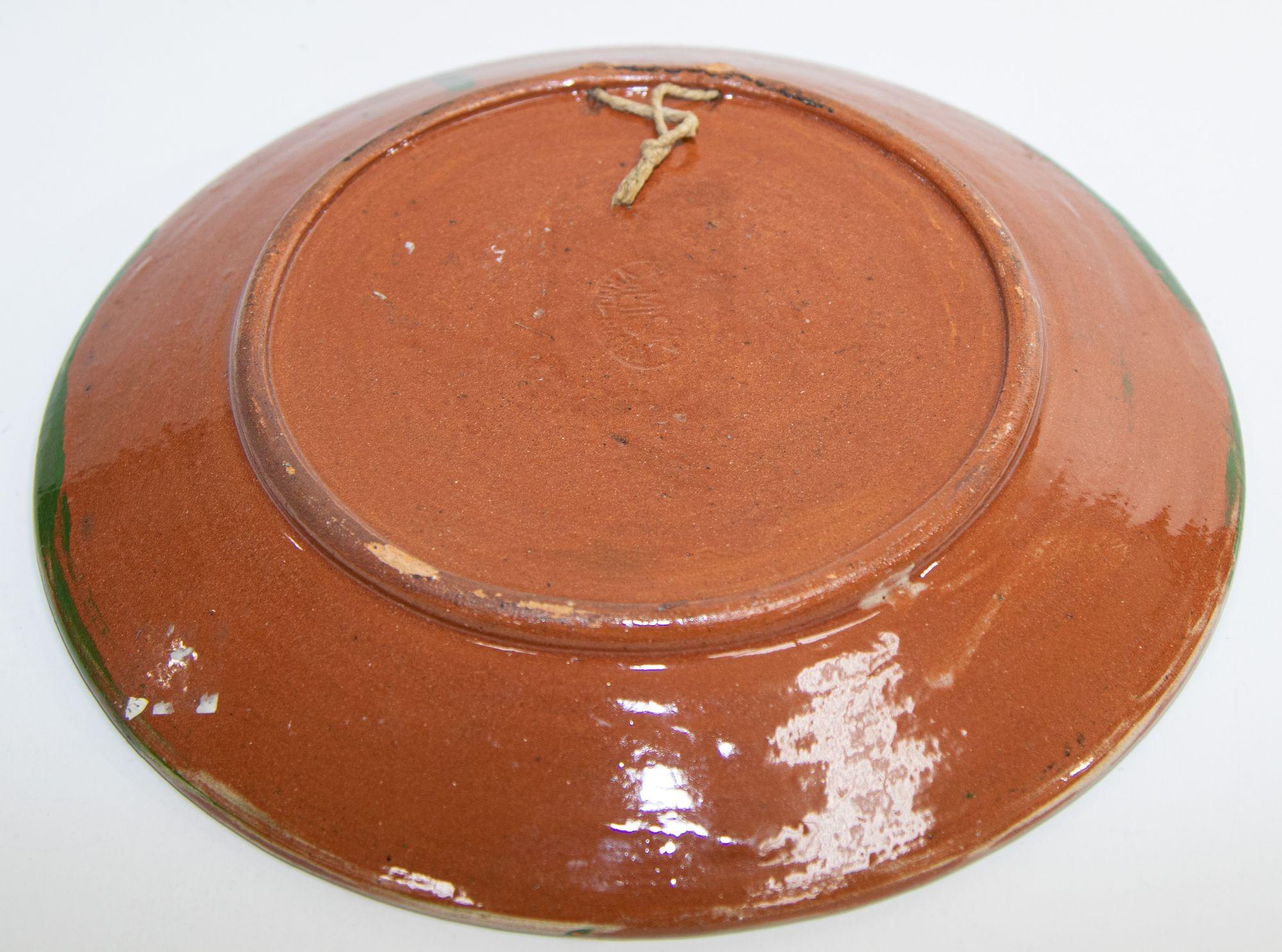 20ième siècle Assiette décorative en terre cuite peinte à la main, ancienne poterie danoise en vente
