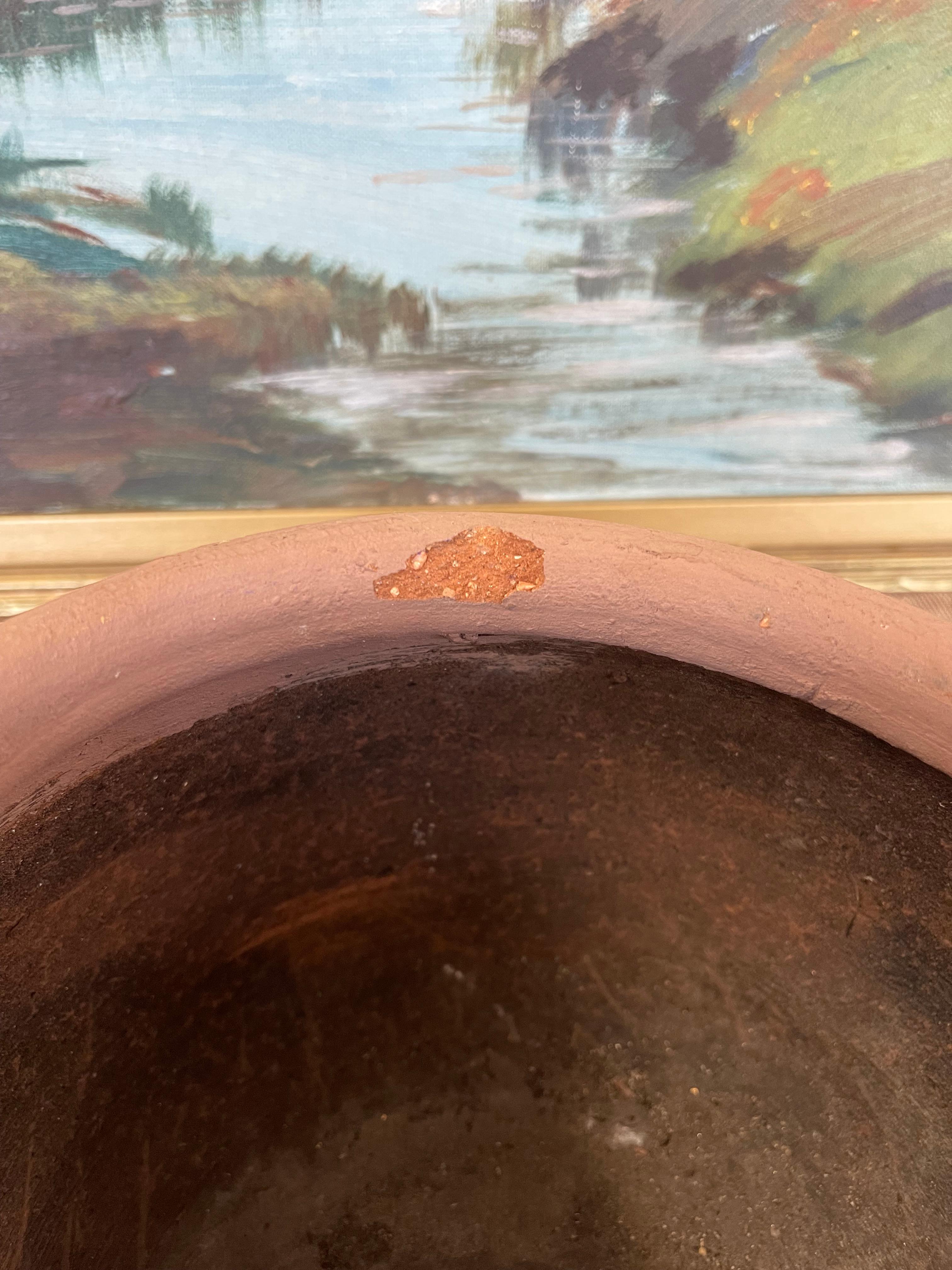 Pot en terre cuite peint à la main, marqué 