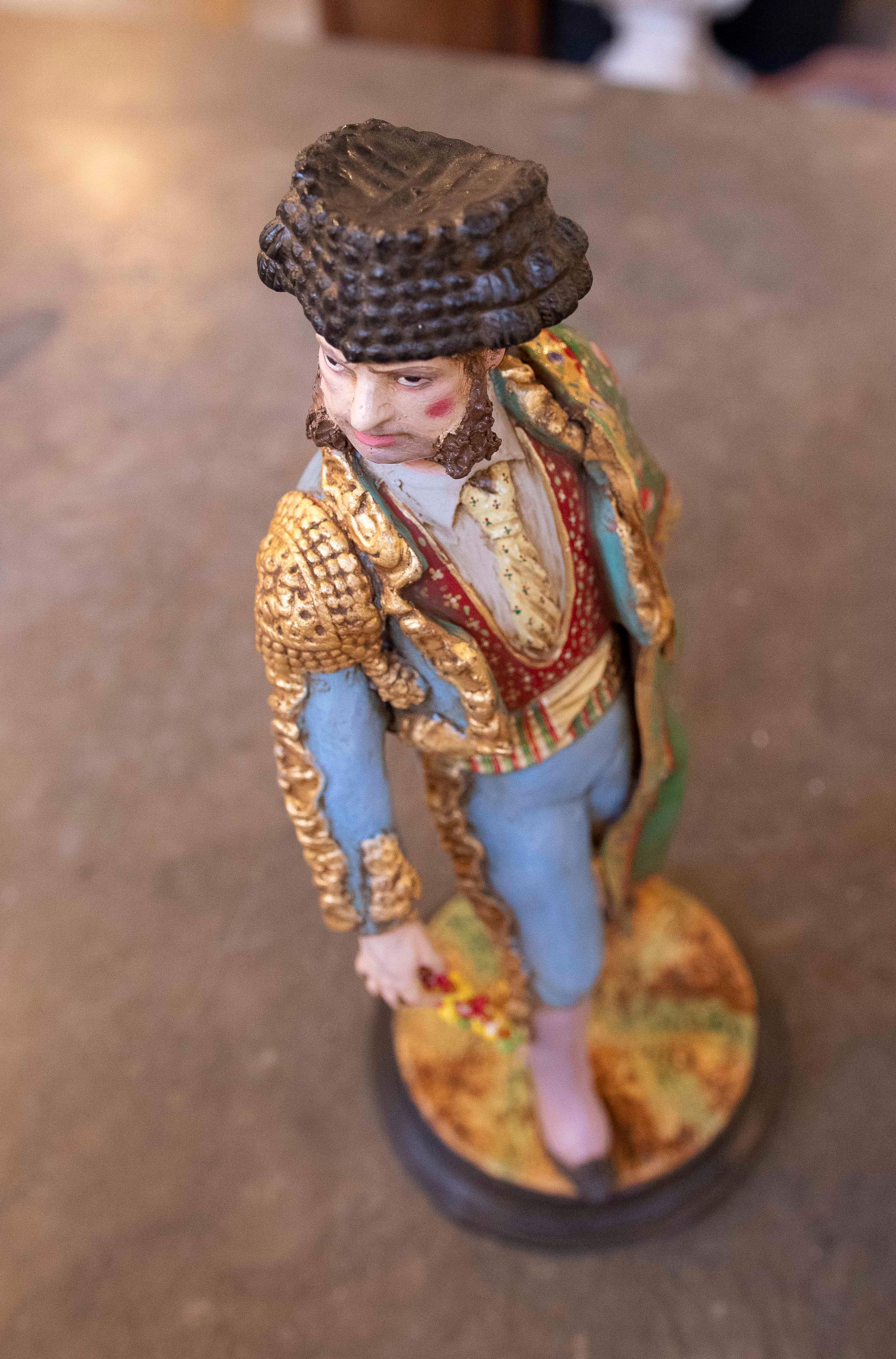 Escultura de Terracota Pintada a Mano de Torero Andaluz Firmada Jiménez Maris en venta 9