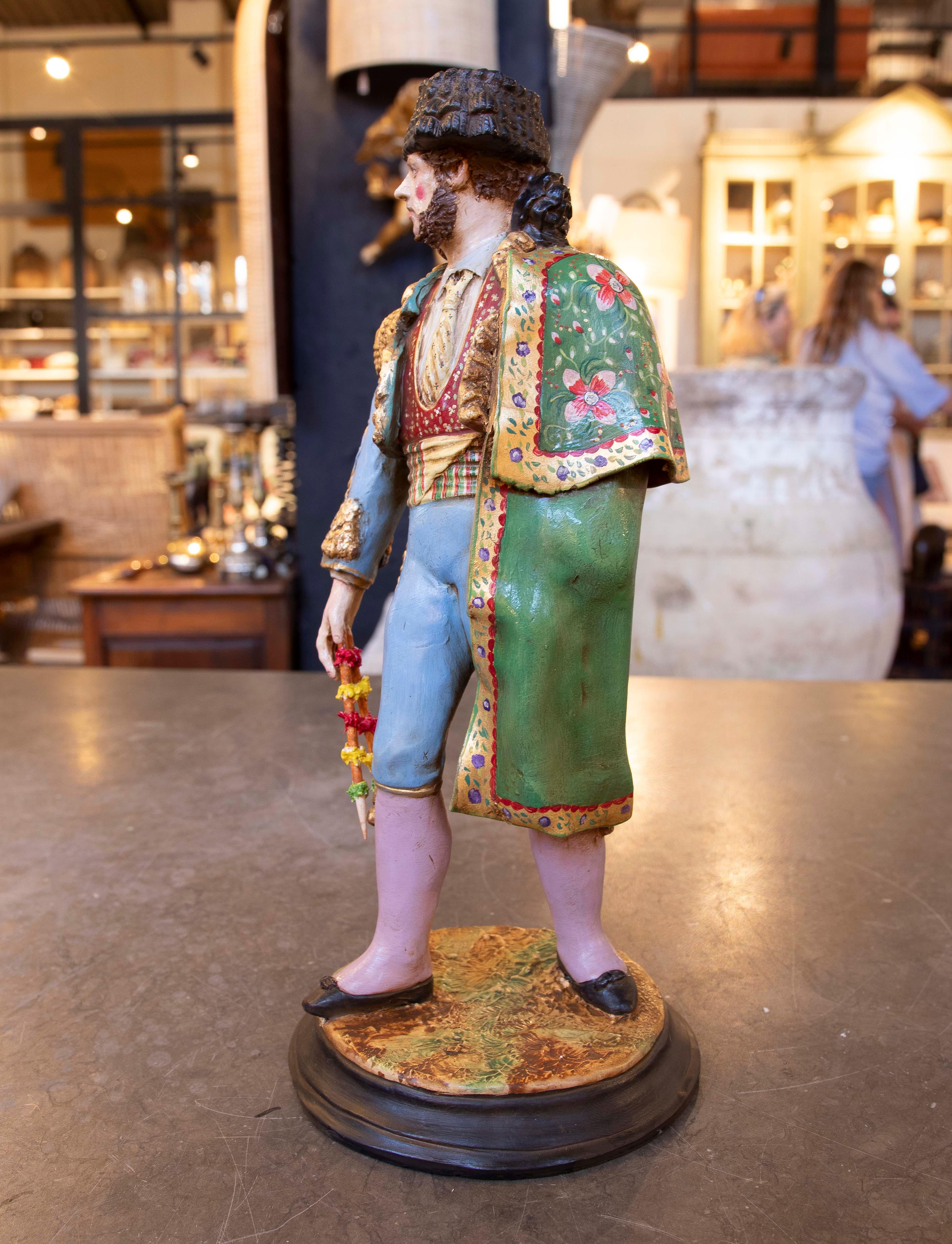 Escultura de Terracota Pintada a Mano de Torero Andaluz Firmada Jiménez Maris Pintado a mano en venta