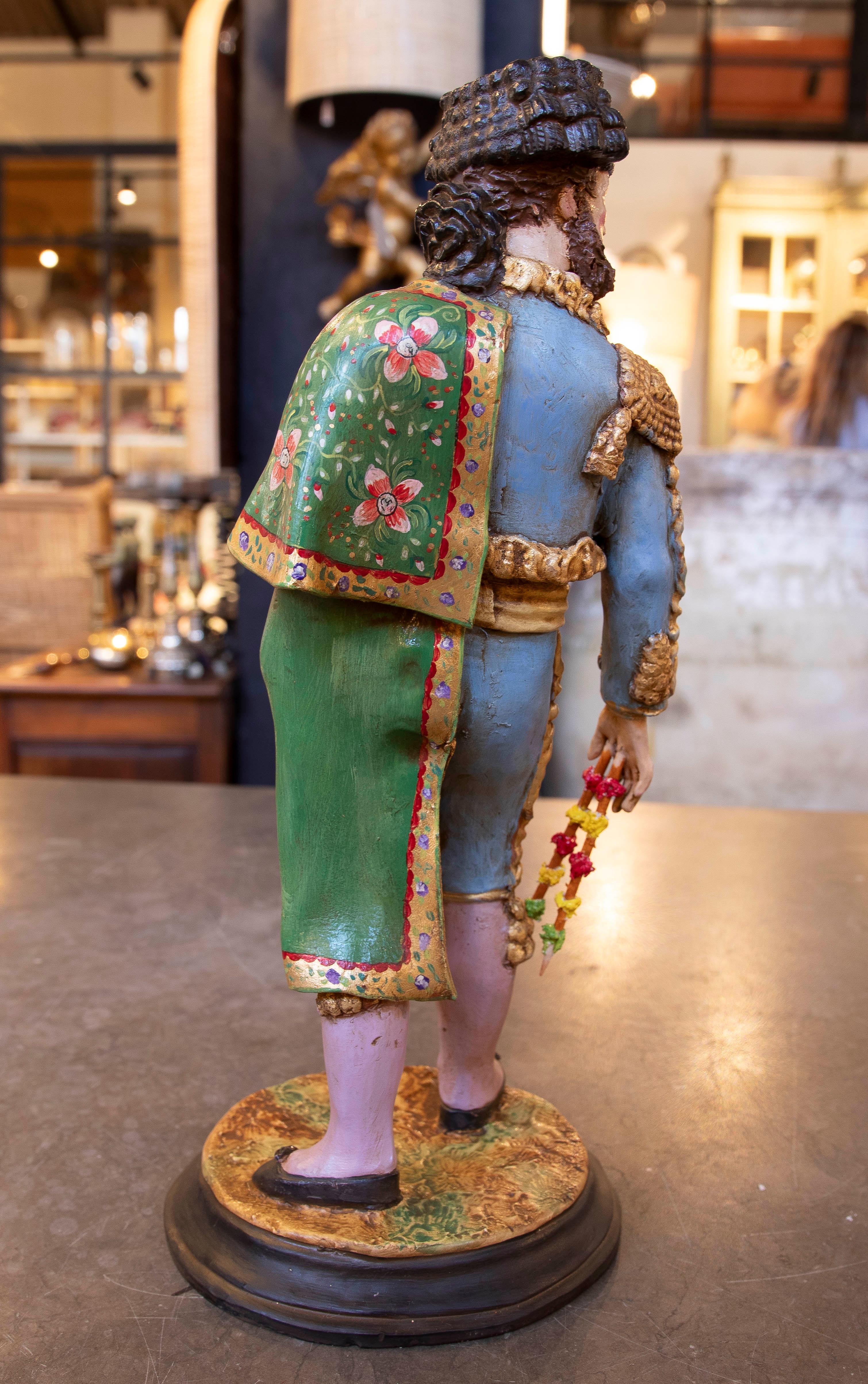 Escultura de Terracota Pintada a Mano de Torero Andaluz Firmada Jiménez Maris siglo XX en venta