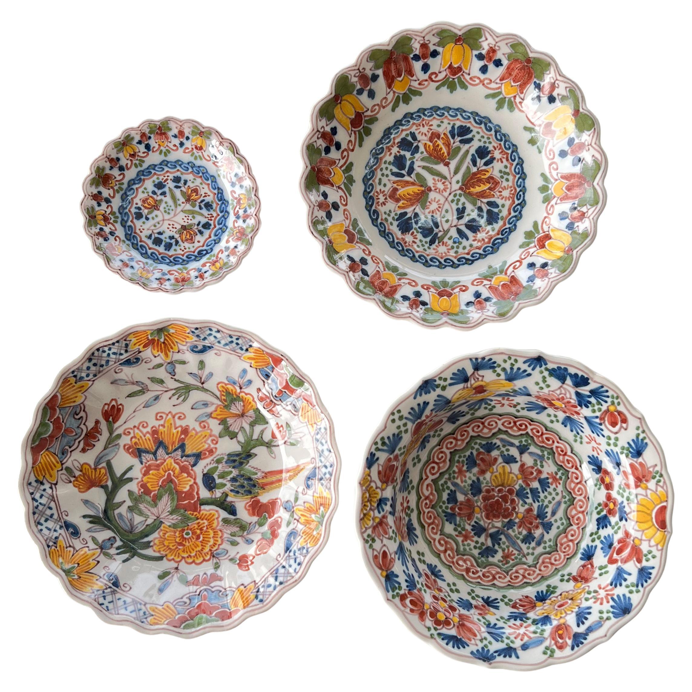 Hand painted Tichelaar Makkum Dutch plates, Set of 4. Various sizes