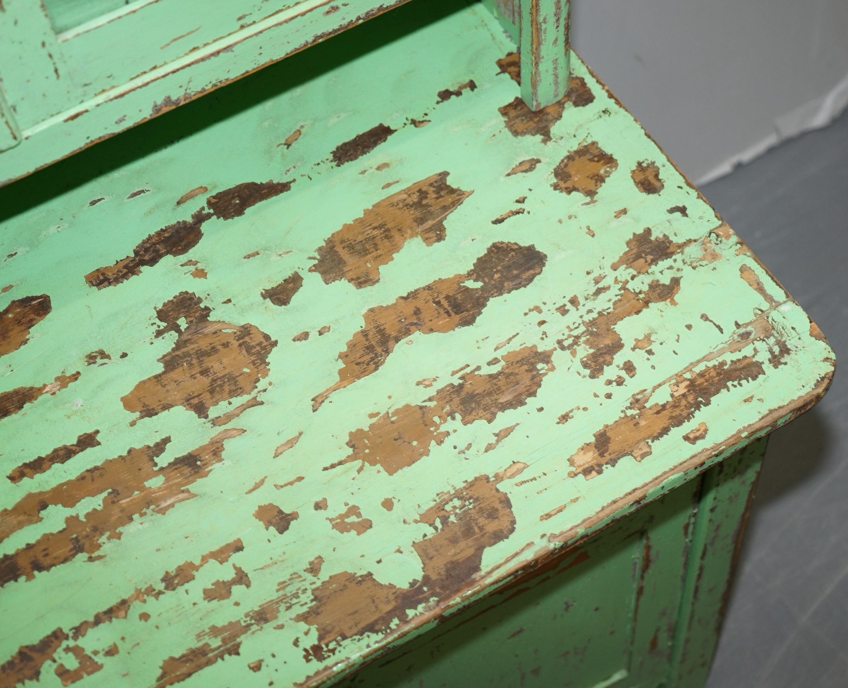 Handbemaltes viktorianisches Distressed Green Dresser Bücherregal oder Küchenschrank im Angebot 4