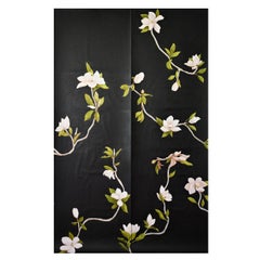 Handbemalte Wandteppich in Schwarz mit Magnolien botanisch aus Kreide von Tarn McLean
