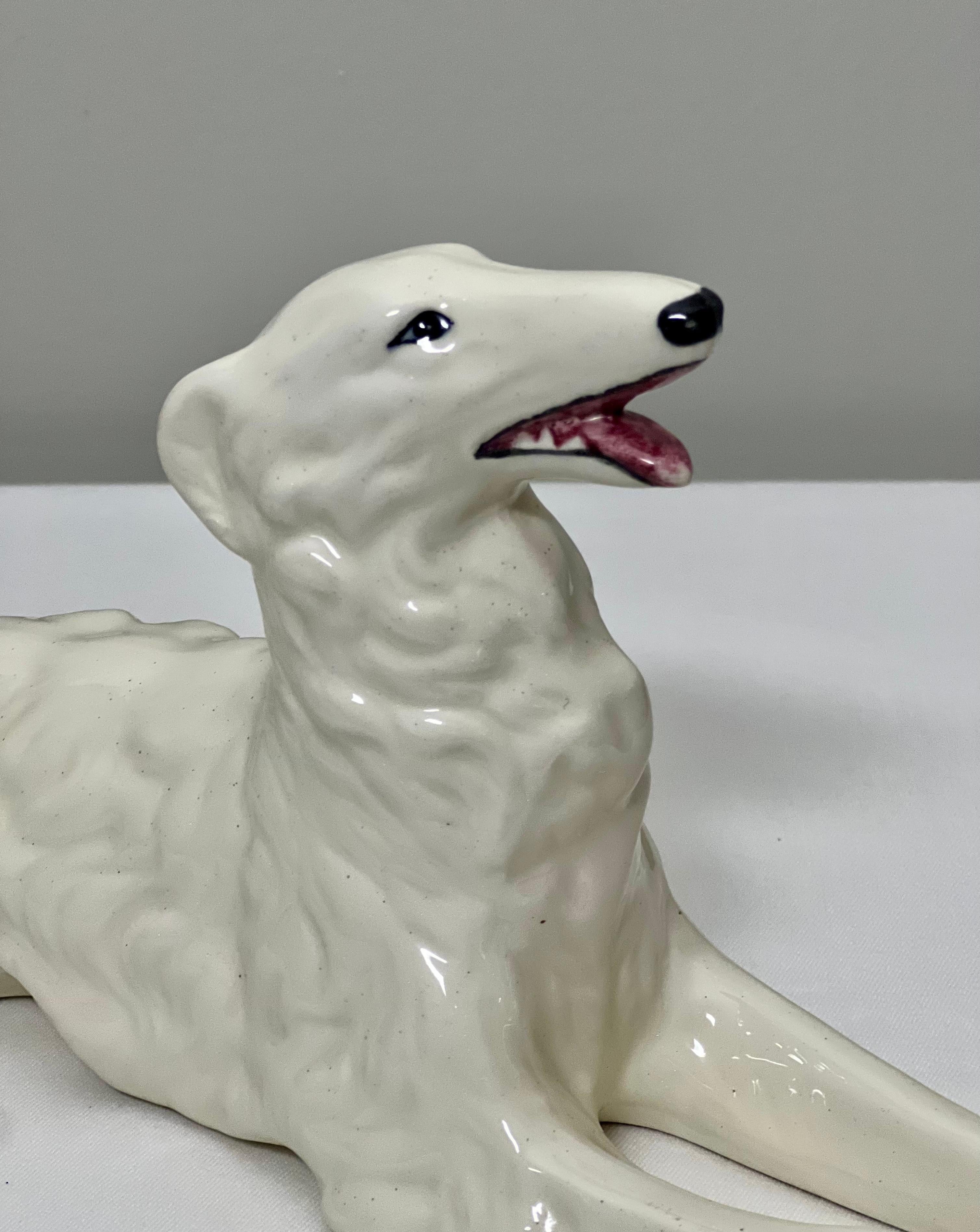 Figura de cerámica blanca pintada a mano de perro lobero ruso Borzoi, 1960 2