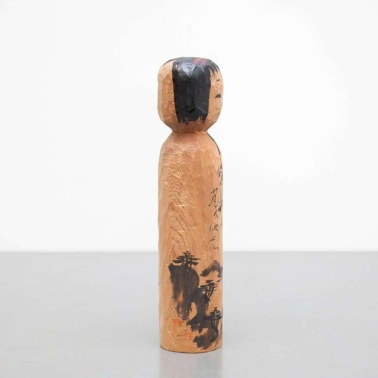 XX secolo Bambola Kokeshi tradizionale giapponese in legno dipinta a mano in vendita
