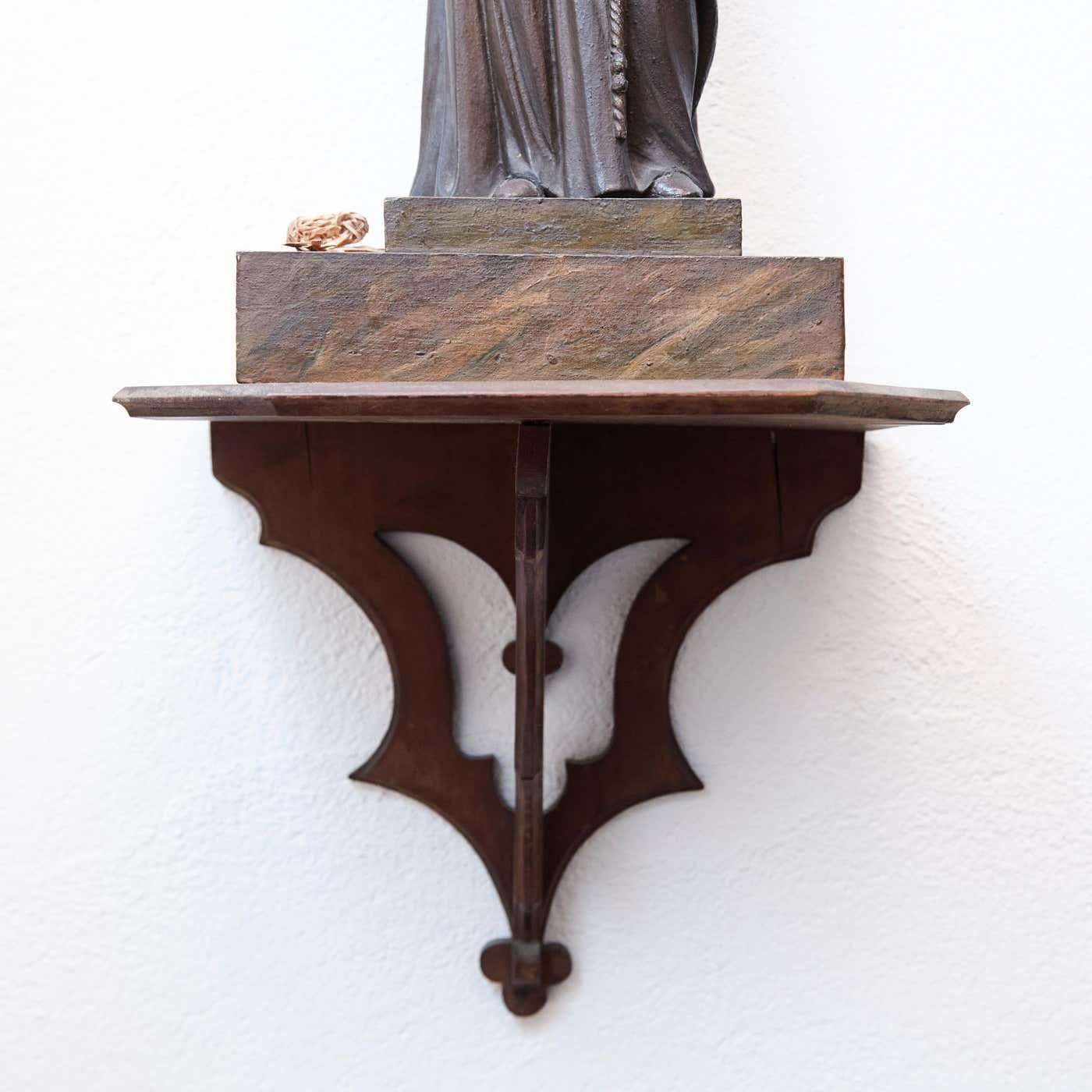 Figura tradizionale di un santo dipinta a mano in Wood, 1950 circa in vendita 3