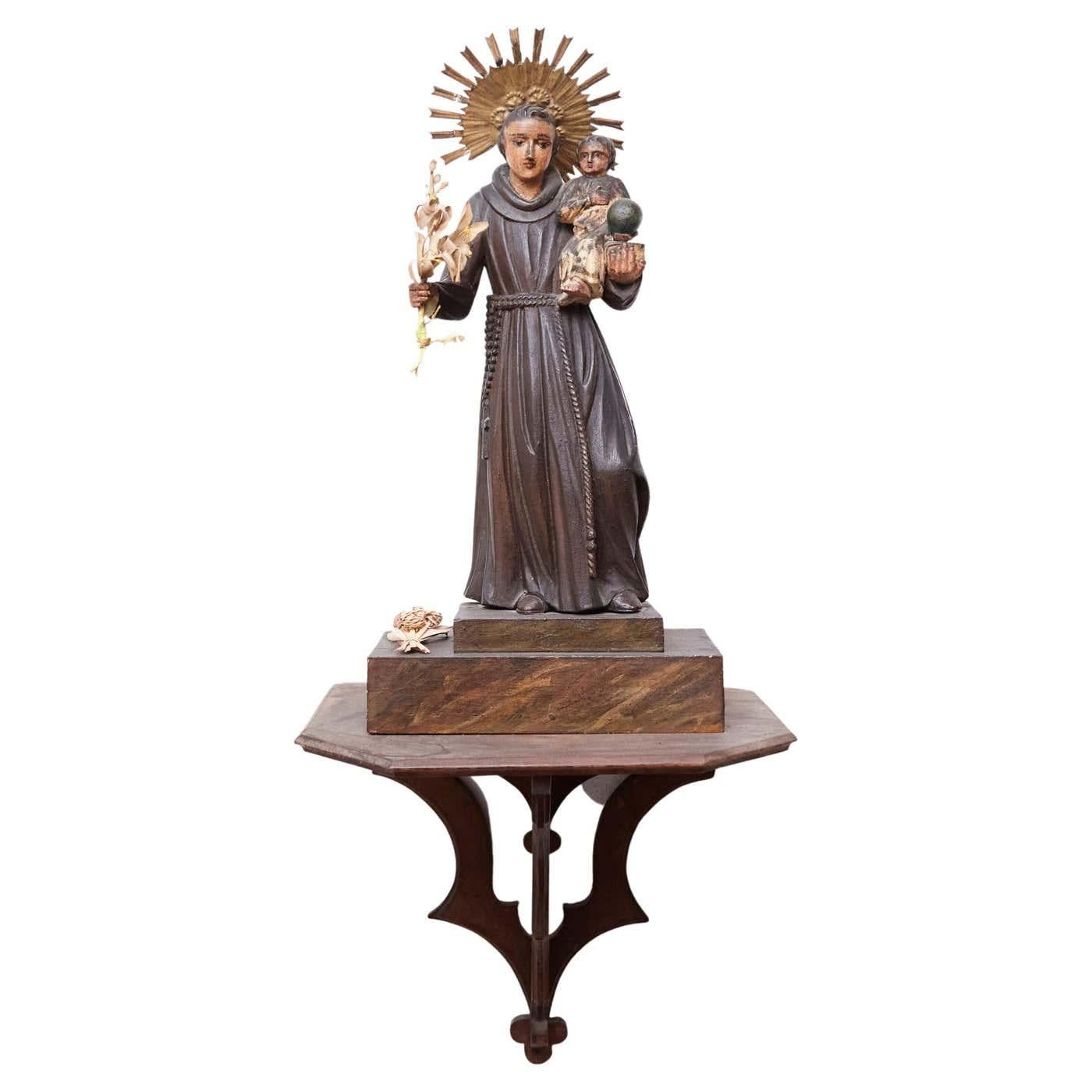 Tradizionale figura religiosa in legno dipinta a mano di un santo.

Realizzato nel tradizionale atelier catalano di Olot, Spagna, circa 1950.

In condizioni originali, con lievi usure dovute all'età e all'uso, che conservano una bella patina.

Olot
