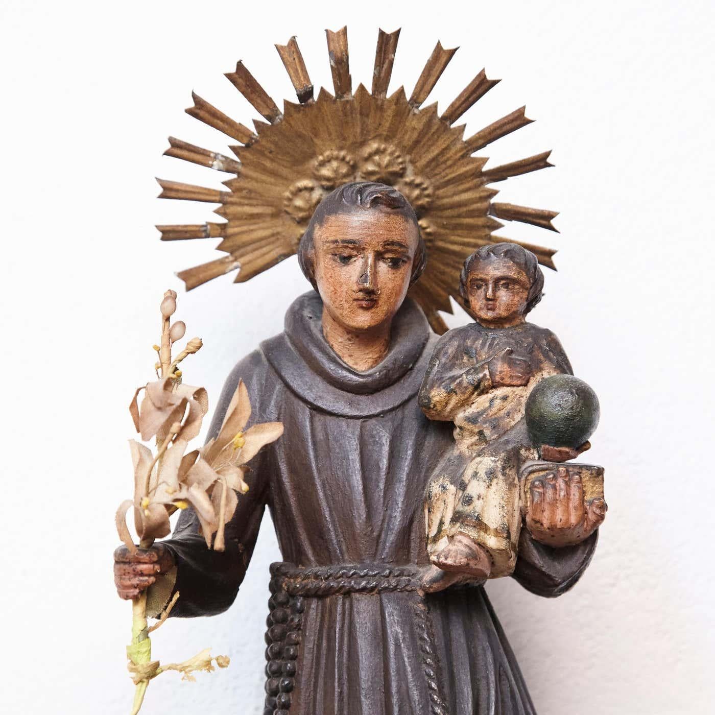 Spagnolo Figura tradizionale di un santo dipinta a mano in Wood, 1950 circa in vendita
