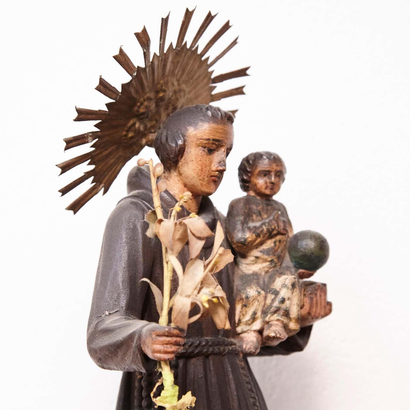 Figura tradizionale di un santo dipinta a mano in Wood, 1950 circa in vendita 1