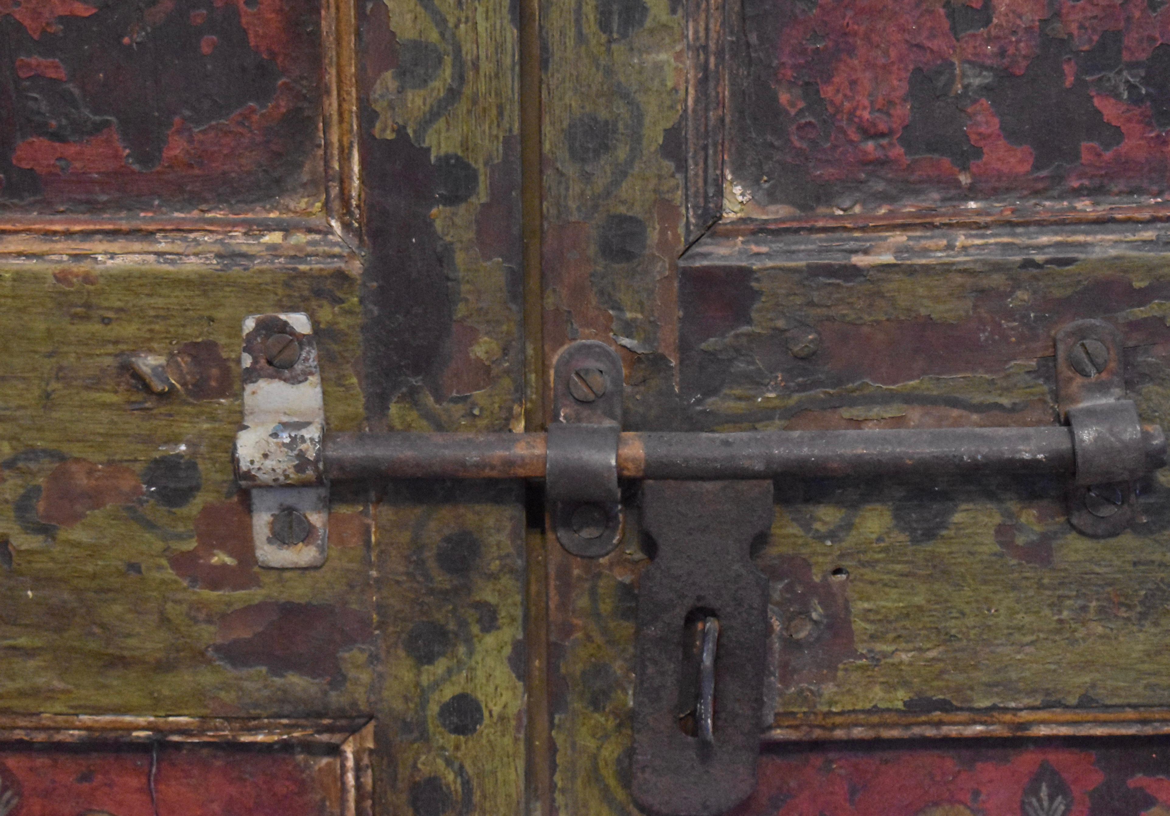 Arte popolare Porte doppie in legno dipinte a mano con telaio originale, 1930 circa in vendita