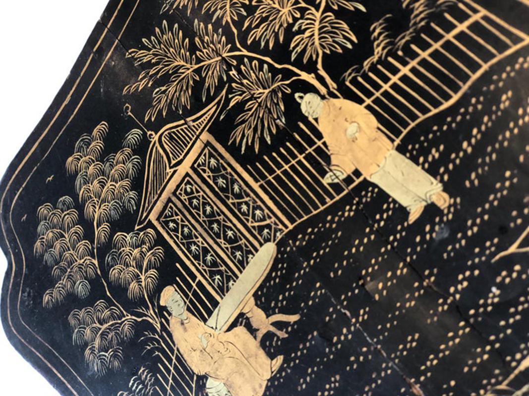 Hand-painted wooden Manton Manila shawl box lid (Canton) China 19th century In Fair Condition For Sale In EINDHOVEN, NL