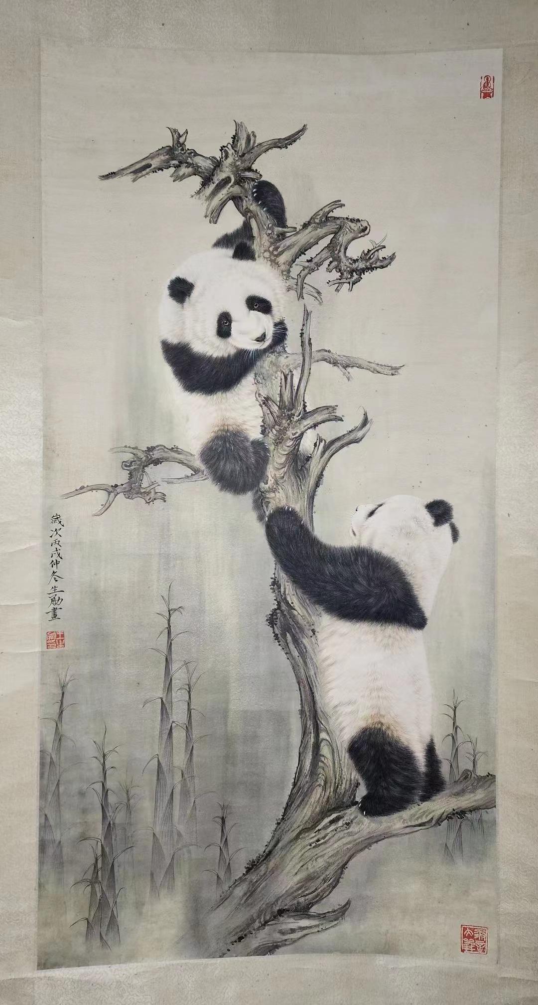 Handgemälde zweier kletternder Pandas des berühmten chinesischen Künstlers Wang Shengyong  (Sonstiges) im Angebot