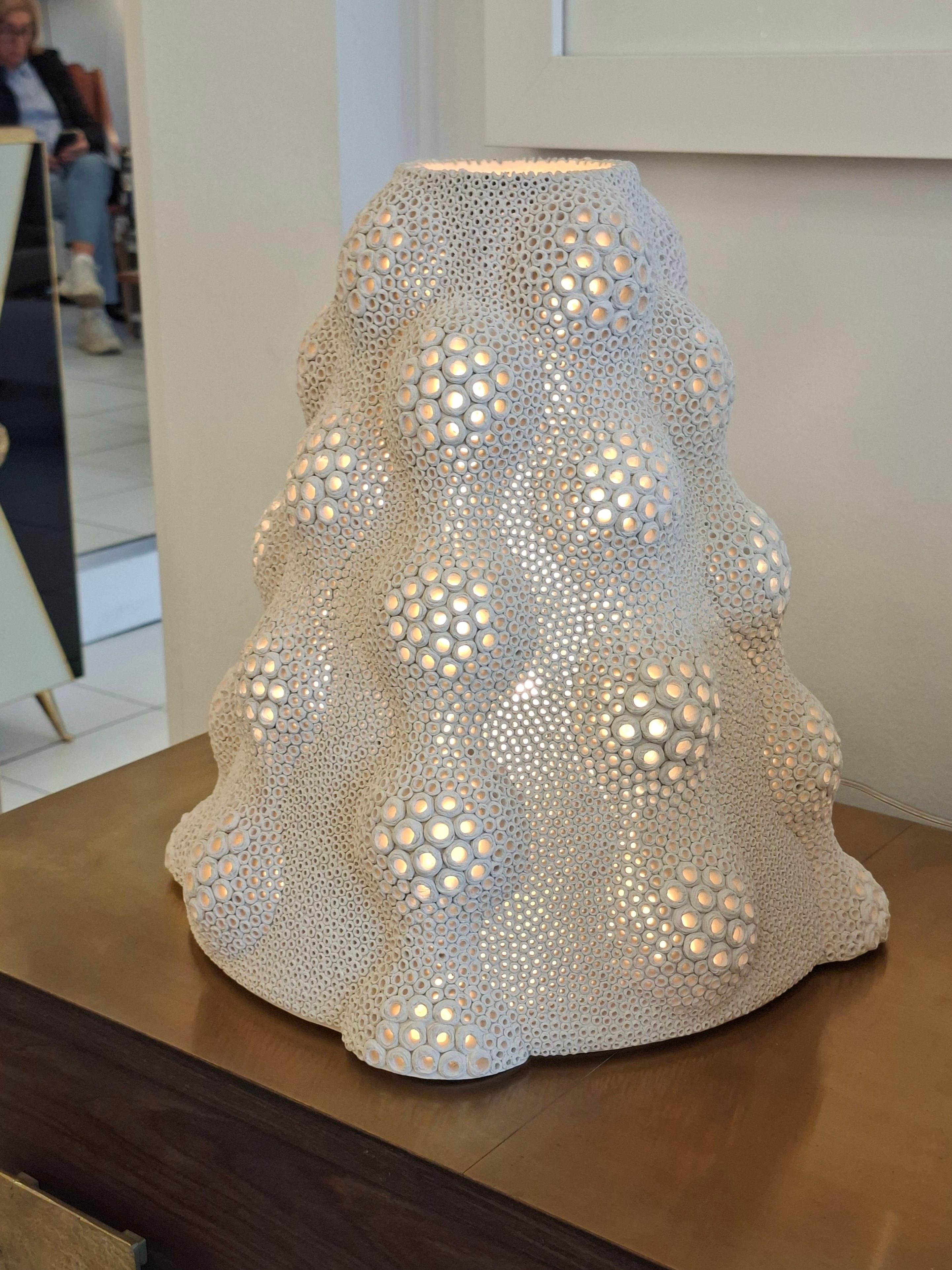 Lampe en céramique percée à la main formant un dôme, signée Gilles Caffier en vente 6