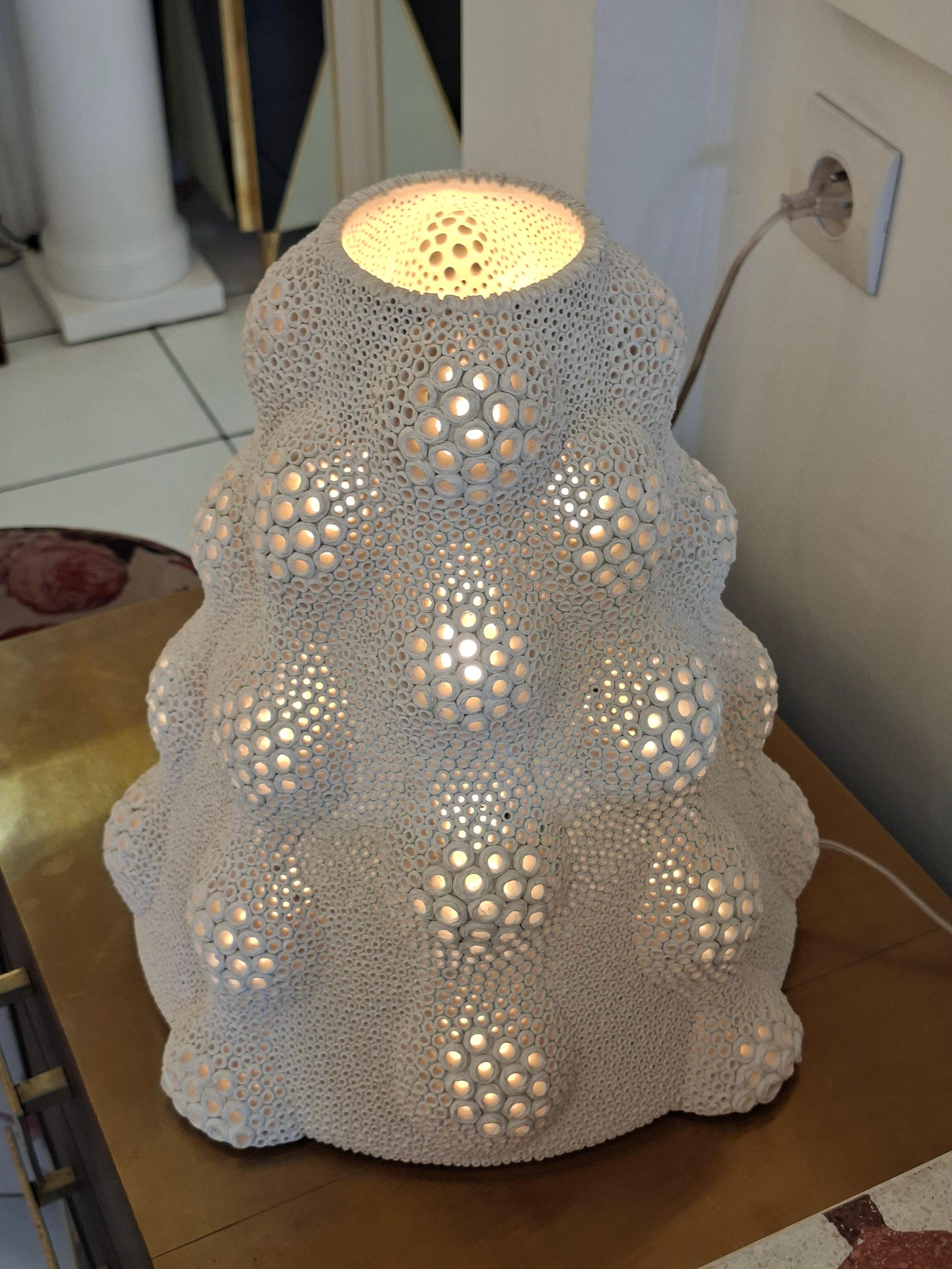 Lampe en céramique percée à la main formant un dôme, signée Gilles Caffier en vente 2