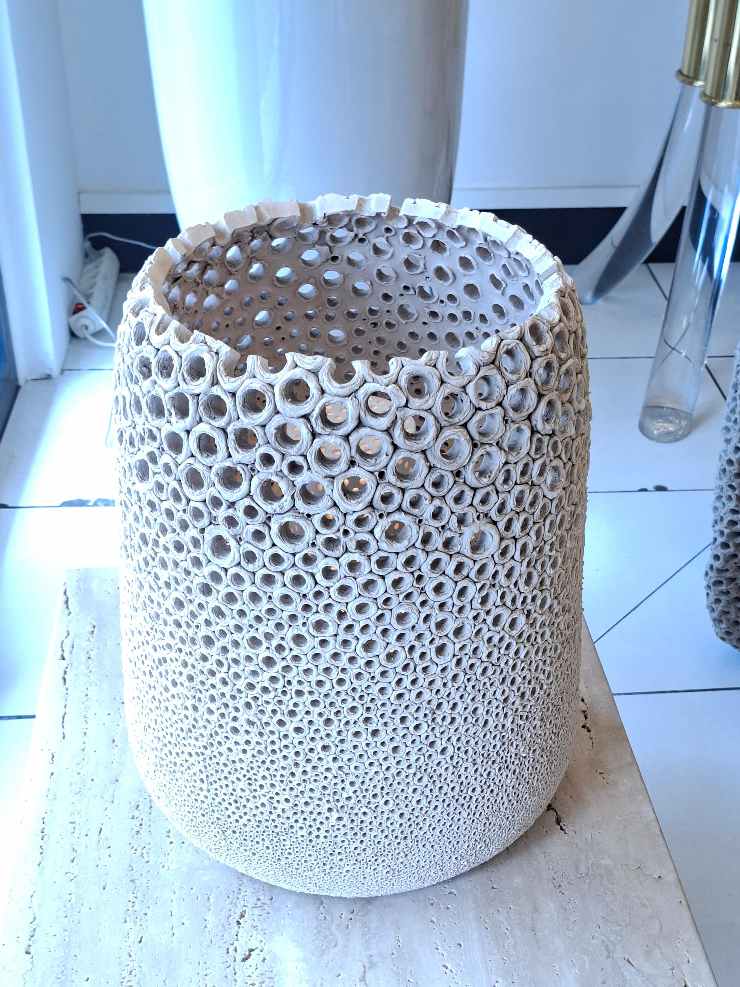 XXIe siècle et contemporain Lampe de table en céramique percée à la main par Gille Caffier, édition limitée en vente