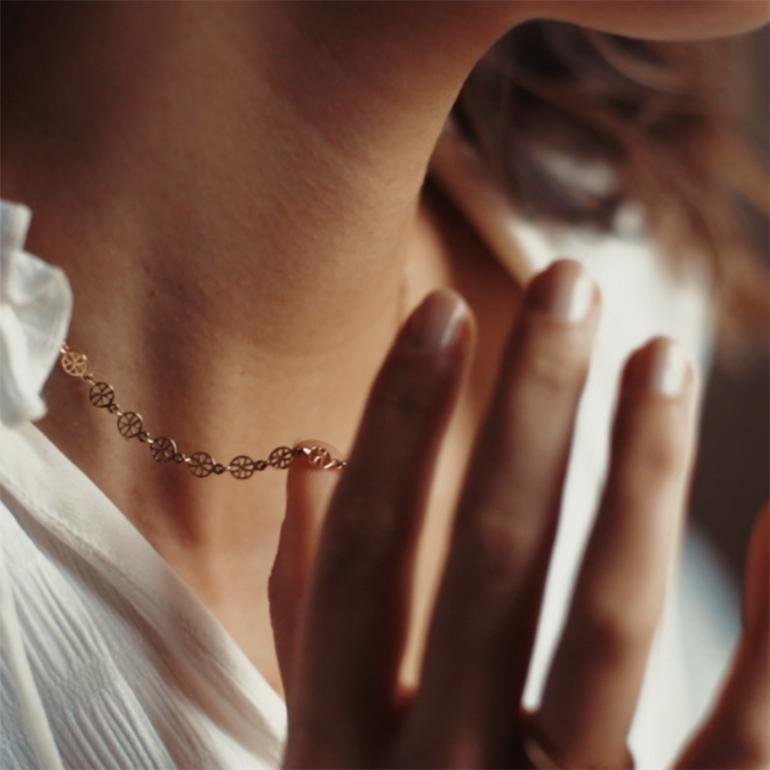 Hand durchbrochene Pailletten Kette Halskette 18 Karat Gelbgold im Zustand „Neu“ im Angebot in Paris, FR