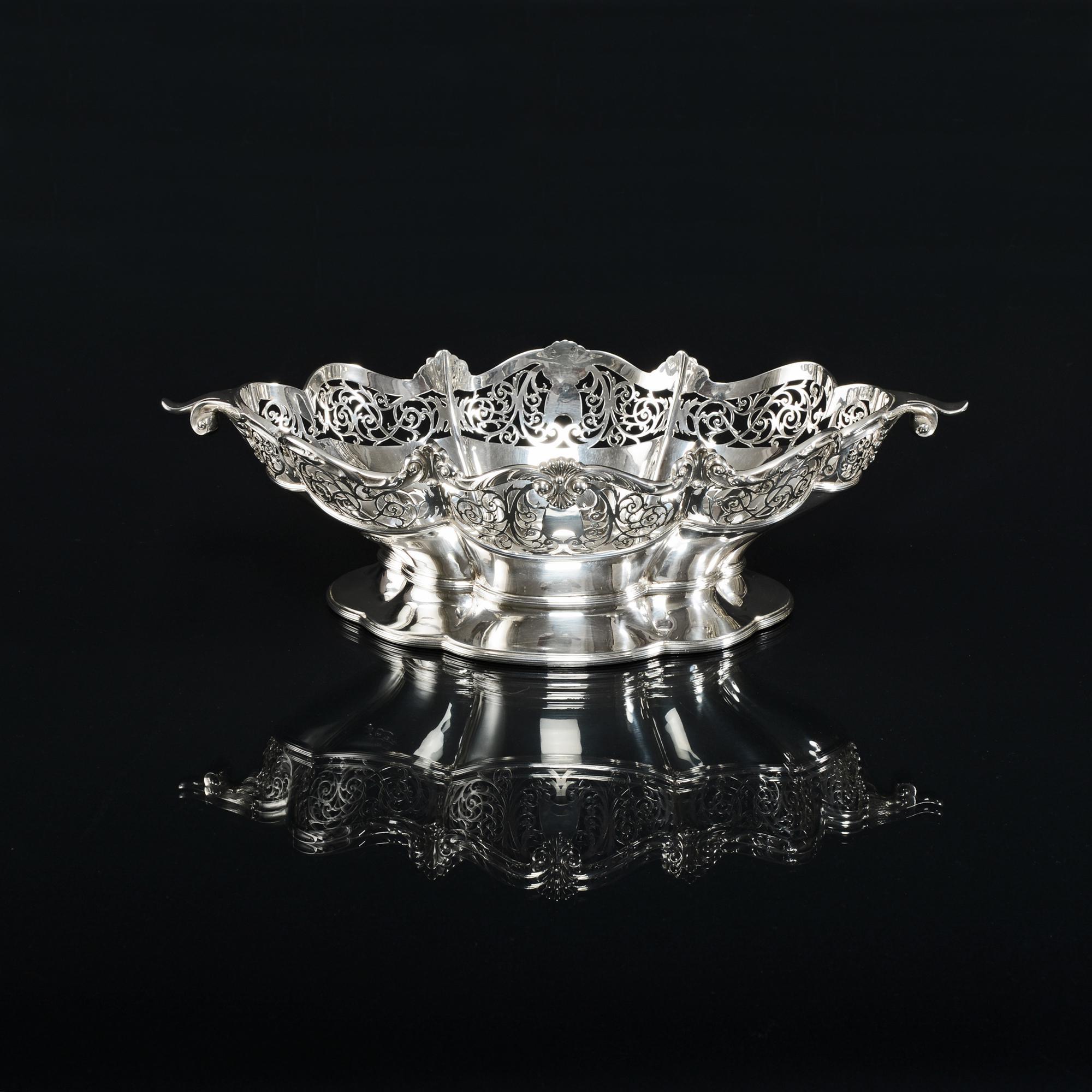 English Hand-Pierced Silver Fruit or Bread Basket For Sale