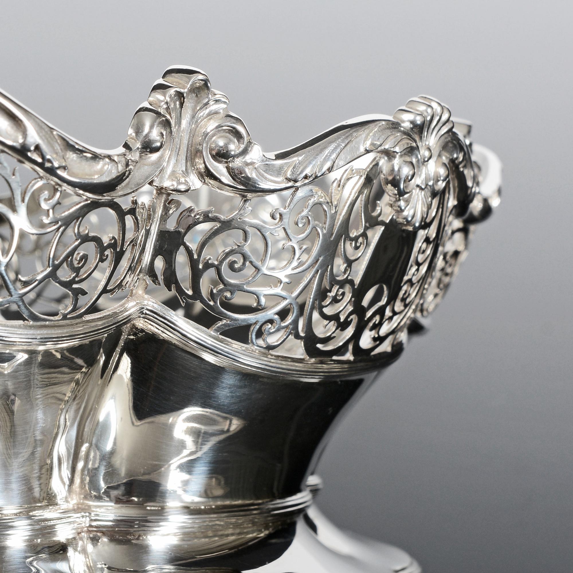 Hand-Pierced Silver Fruit or Bread Basket In Good Condition For Sale In London, GB