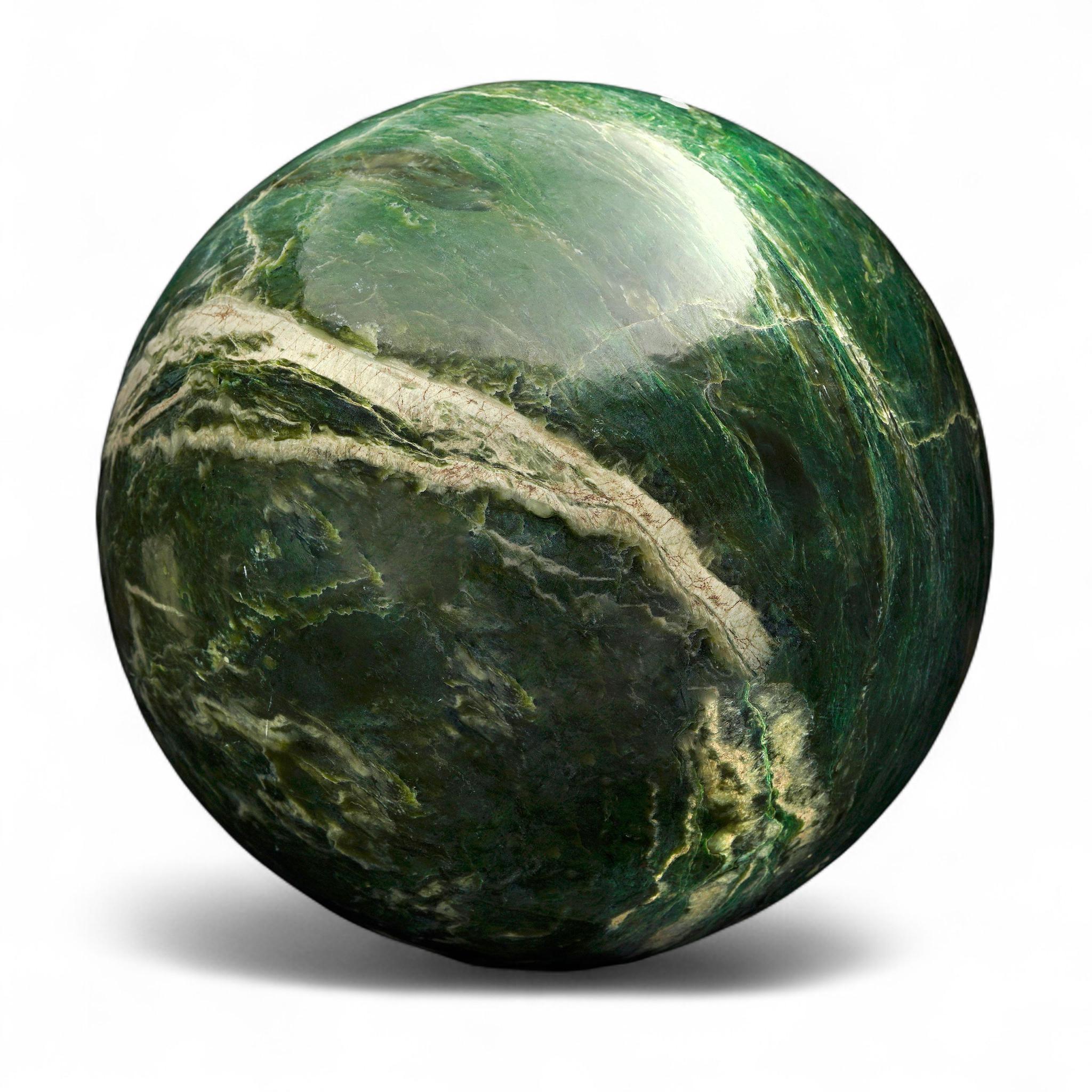 Sfera di giada lucidata a mano - 65 Lb. in vendita 2