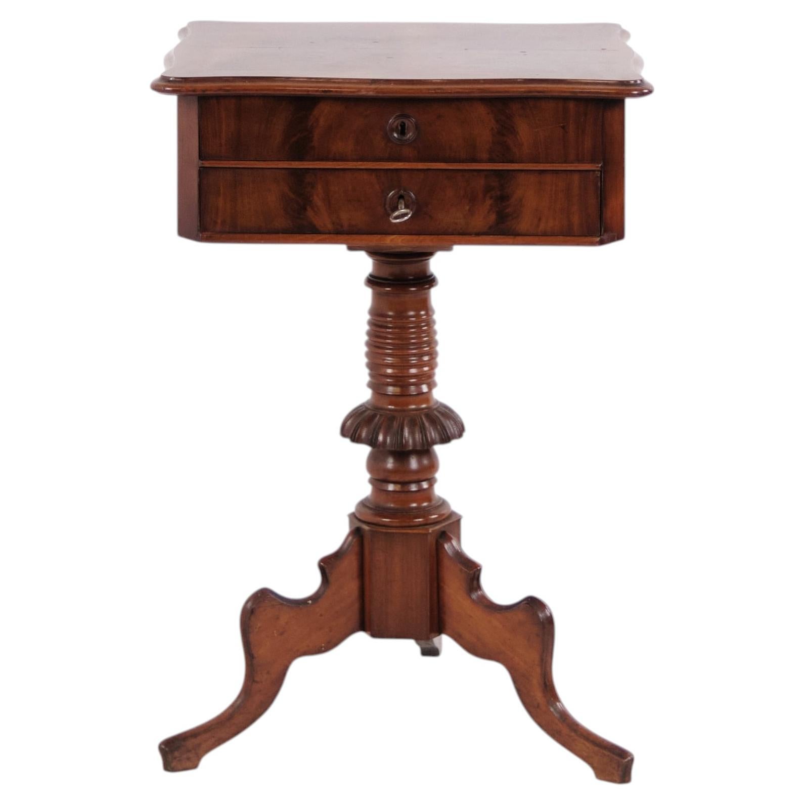 Hand-Polished Mahogany Pedestal Table from the 1860s For Sale