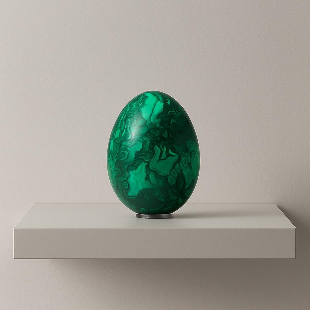 Uovo di malachite lucidato a mano in vendita 1