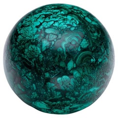 Sphère de malachite solide polie à la main // 2.88 Lb.
