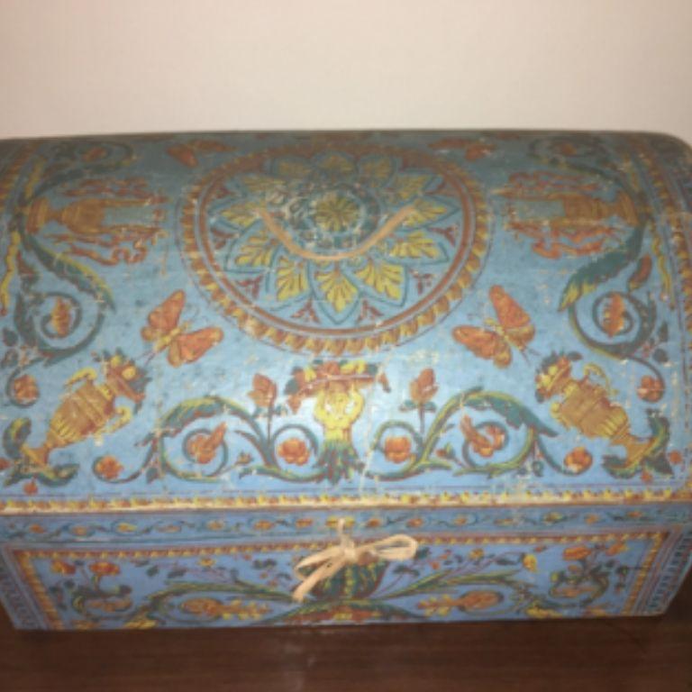 A breathtakingly lovely box in outstanding condition, this 18th century covered dome-shaped box is a rare piece with its makers label on the interior.