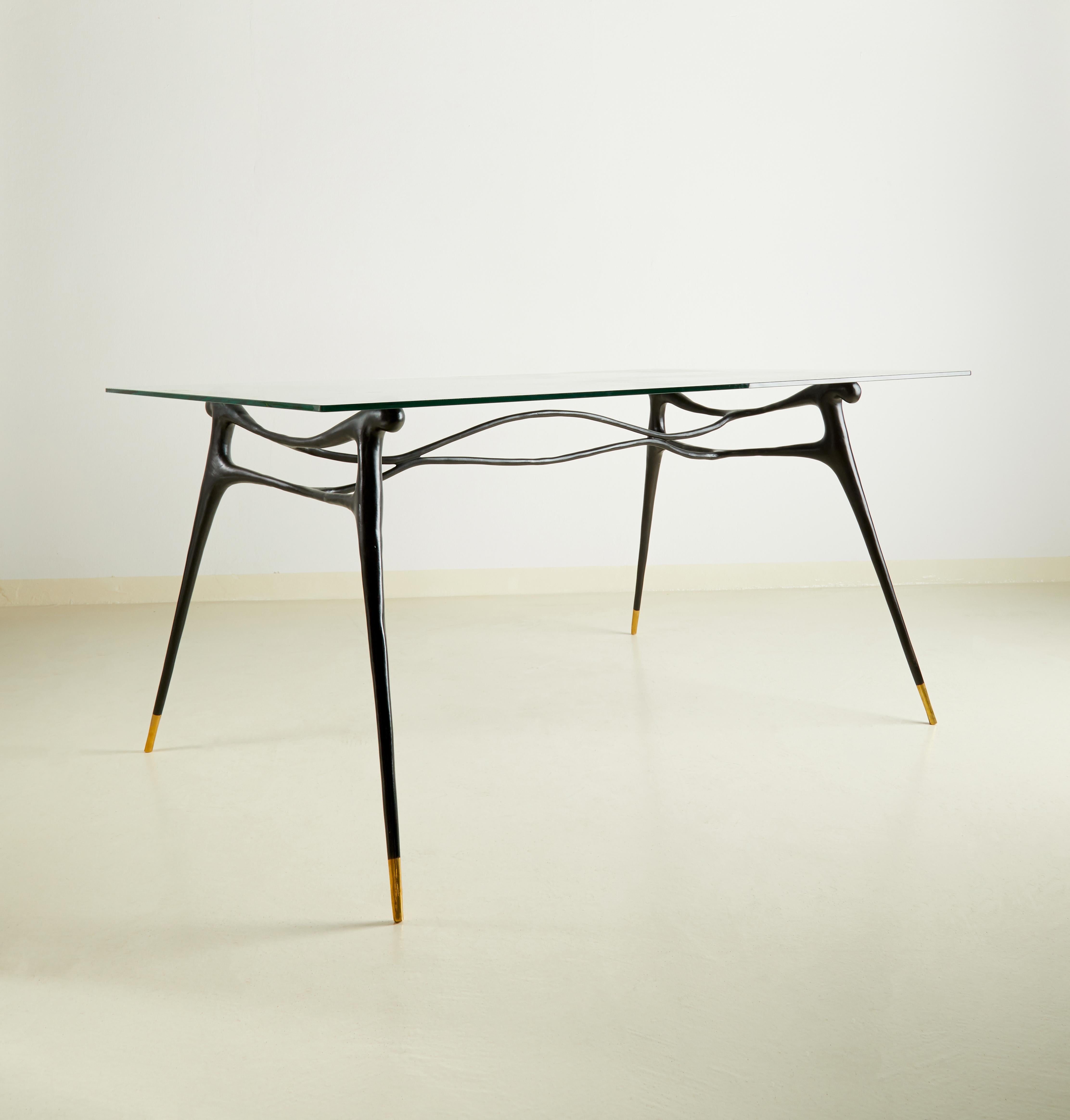 Hand-sculpted brass Desk by Misaya
Dimensions: 71 x 114 x 72 cm.
Material: Hand-sculpted brass
Sold without the glass top.