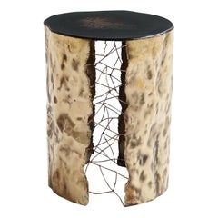 Tavolino in ottone scolpito a mano - Arte contemporanea di Samuel Costantini