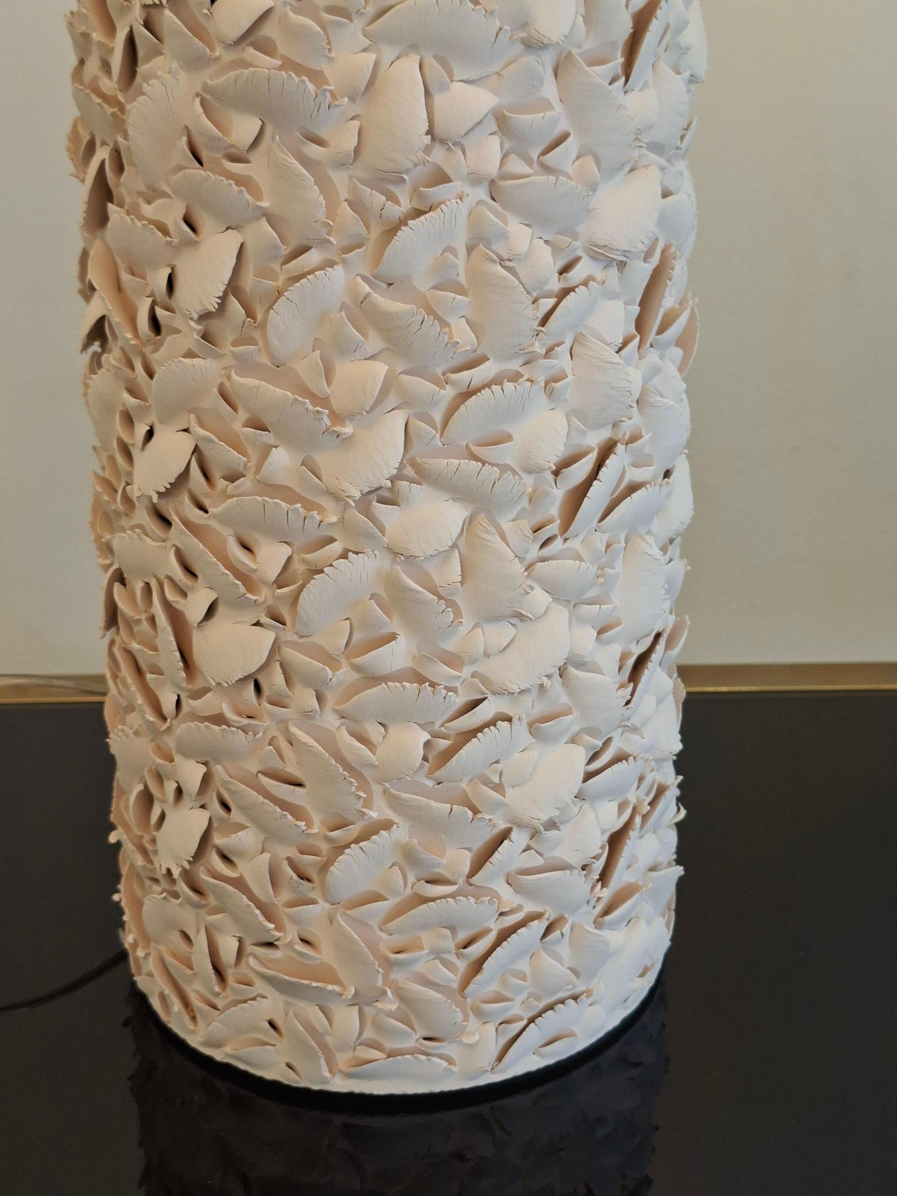 Lampe en céramique sculptée à la main, par Gilles Caffier, édition limitée en vente 4