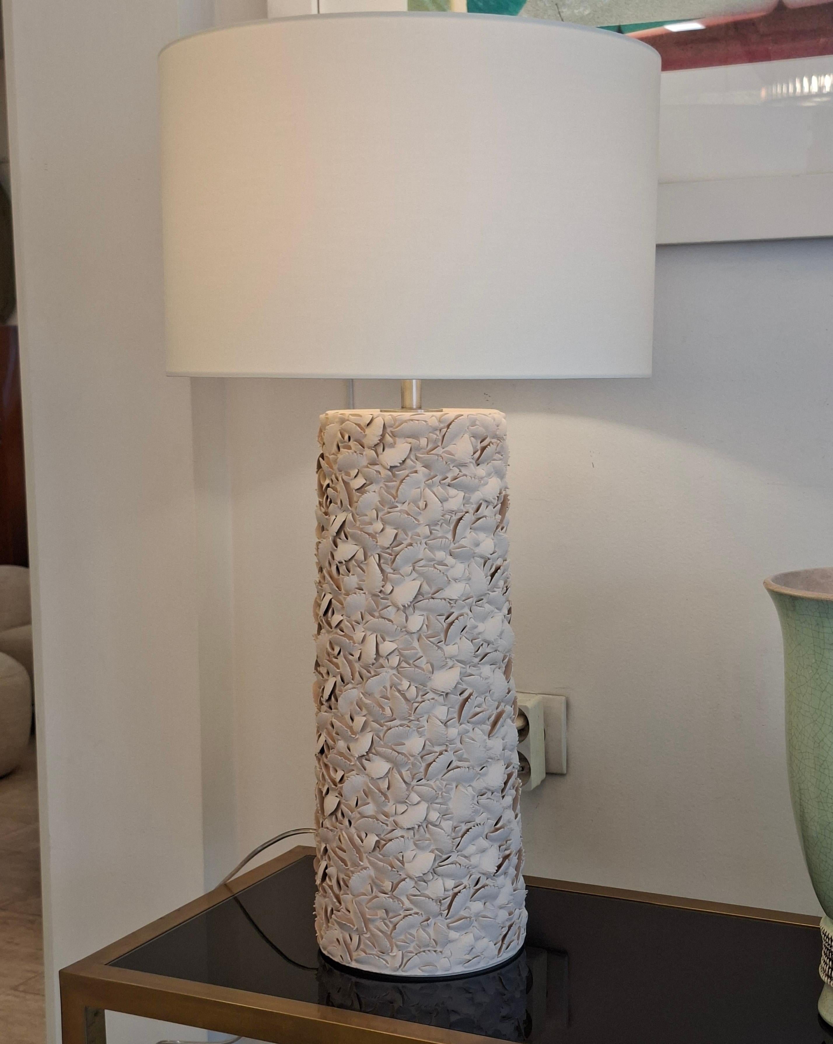 Lampe en céramique sculptée à la main, par Gilles Caffier, édition limitée Excellent état - En vente à Saint-Ouen, FR
