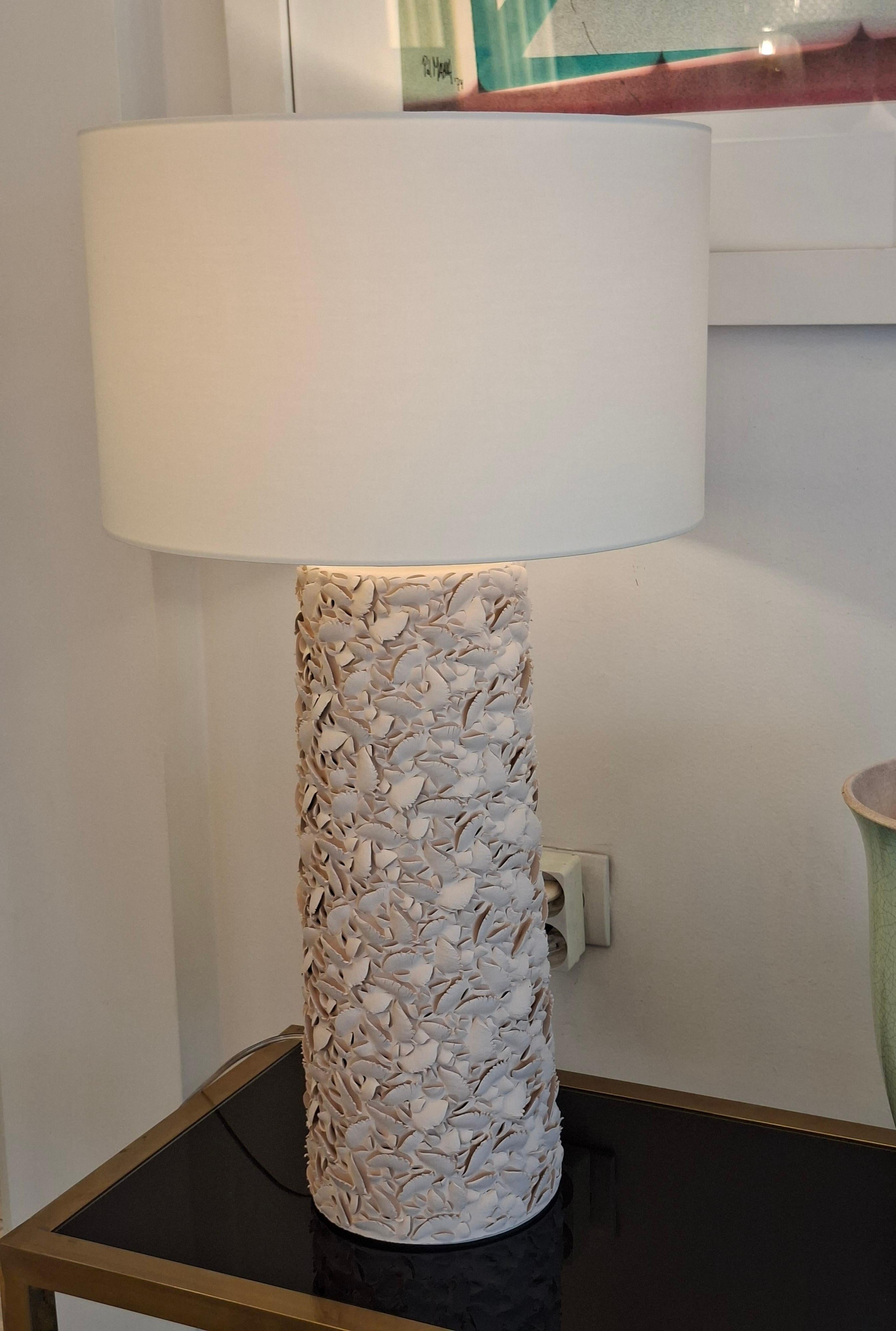 XXIe siècle et contemporain Lampe en céramique sculptée à la main, par Gilles Caffier, édition limitée en vente