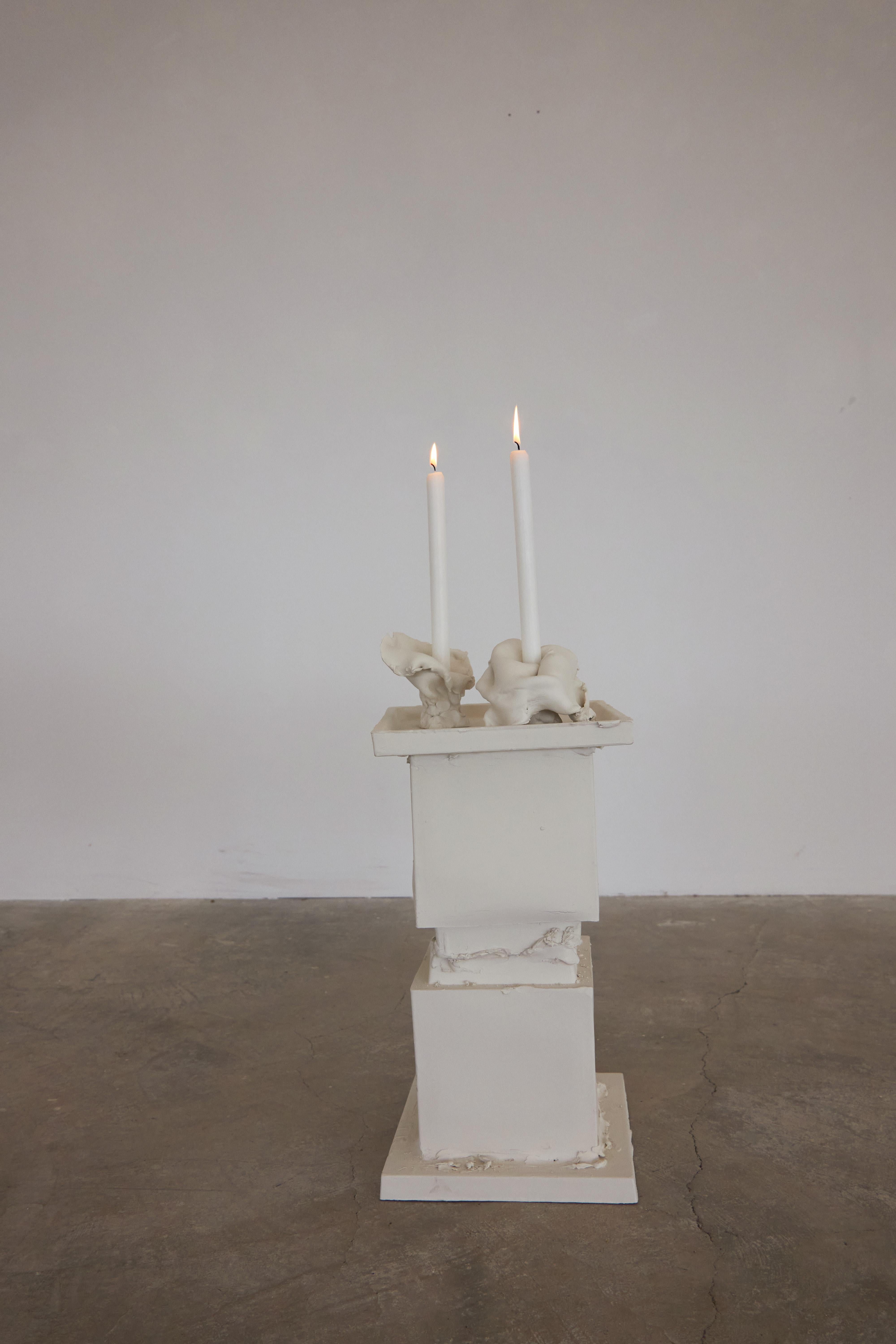 Table d'appoint en céramique sculptée à la main (sphère et carré) en vente 1