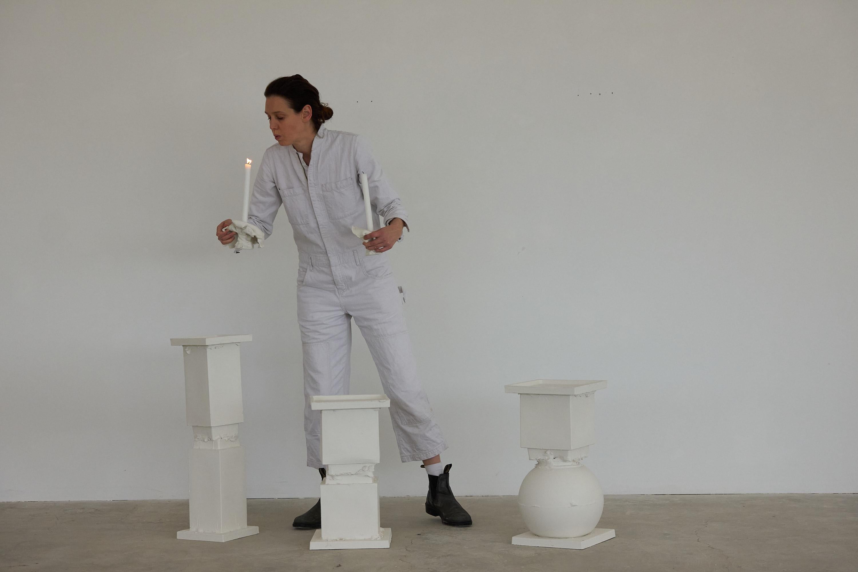 Céramique Table d'appoint sculptée à la main (formes carrées) en vente