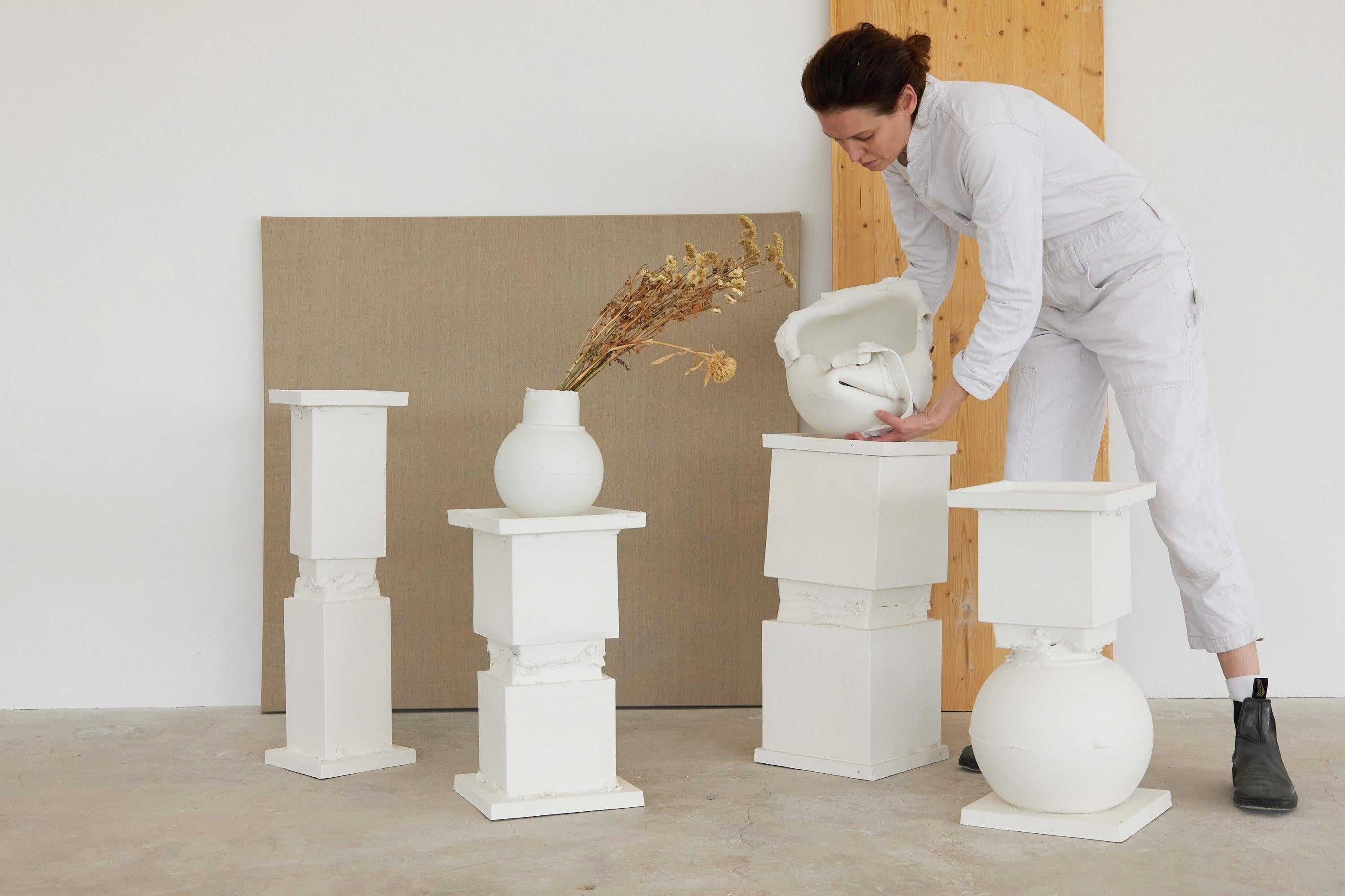Table d'appoint sculptée à la main (formes carrées) en vente 5