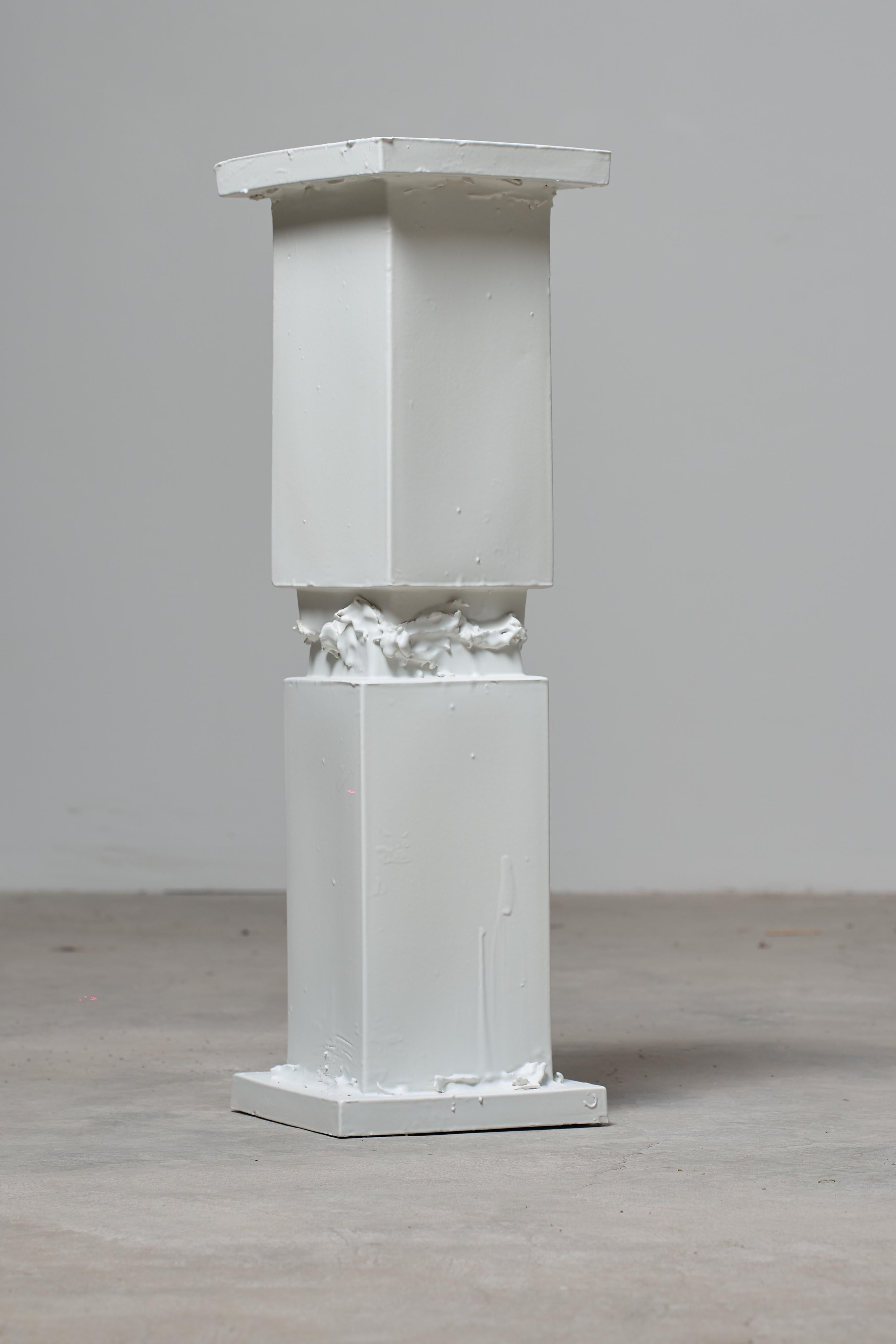 Table d'appoint sculptée à la main (formes carrées) en vente 7