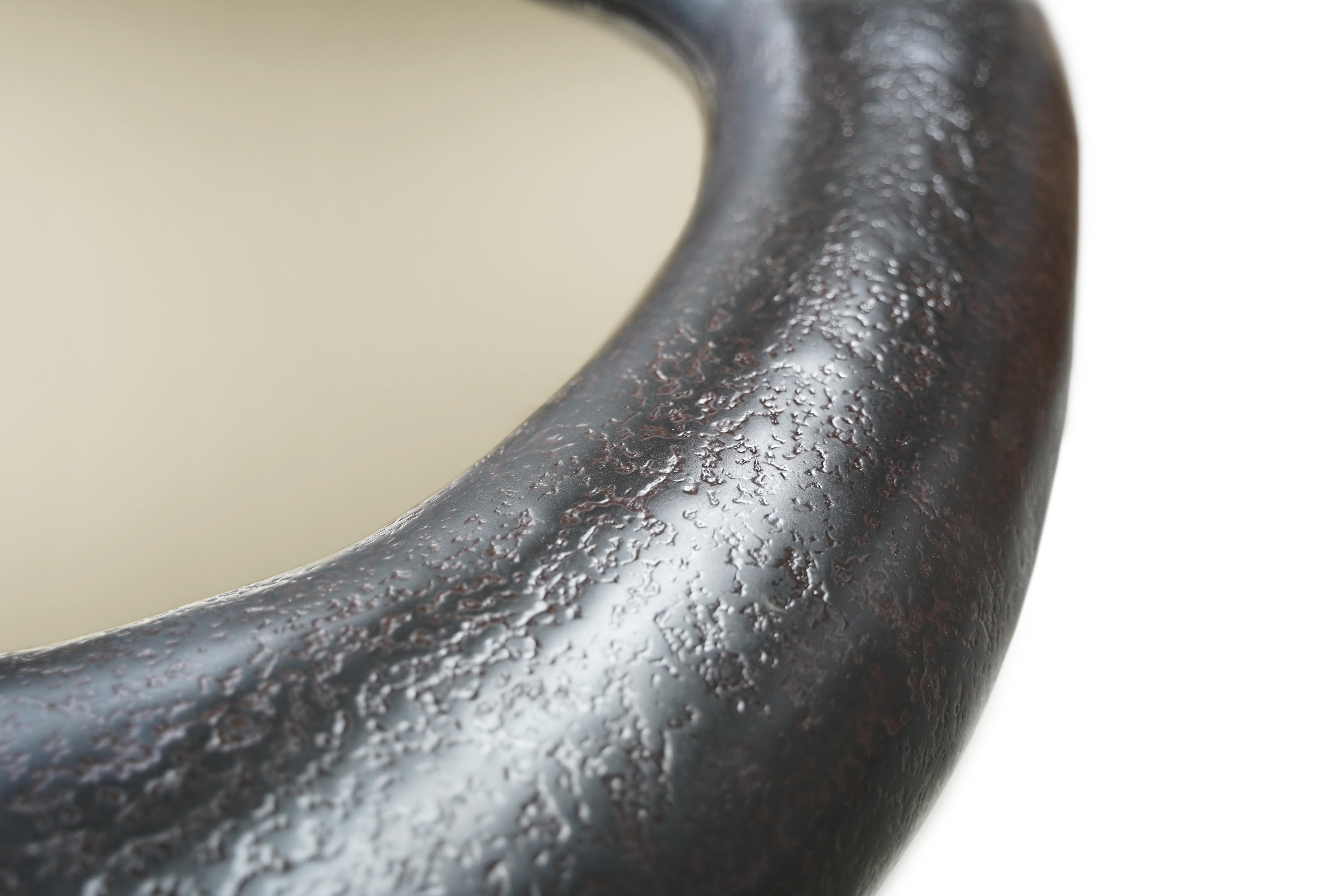 Specchio da parete organico scolpito a mano in un'esclusiva patina di bronzo di Sidani Design In condizioni Nuovo in vendita a NEW YORK, NY