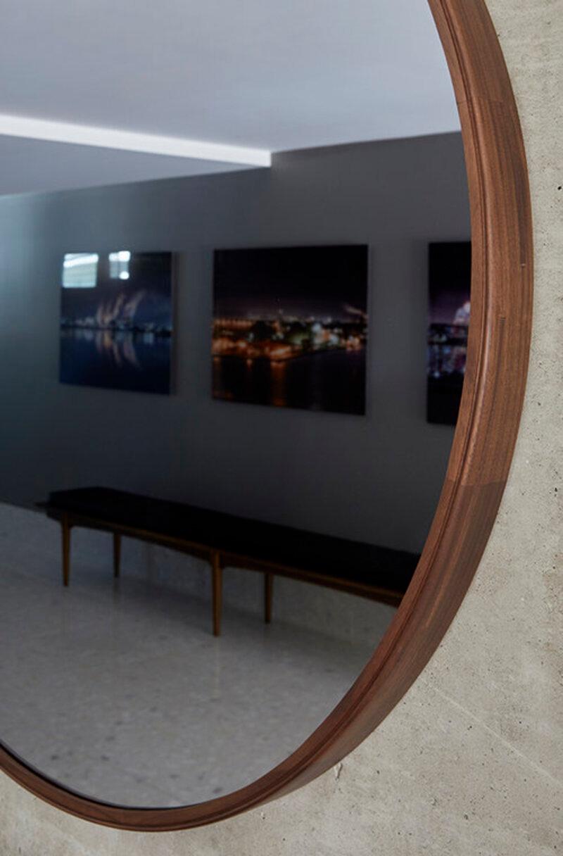 Canadien Miroir « Miroir hublot » sculpté à la main, Nicholas Hamilton Holmes en vente