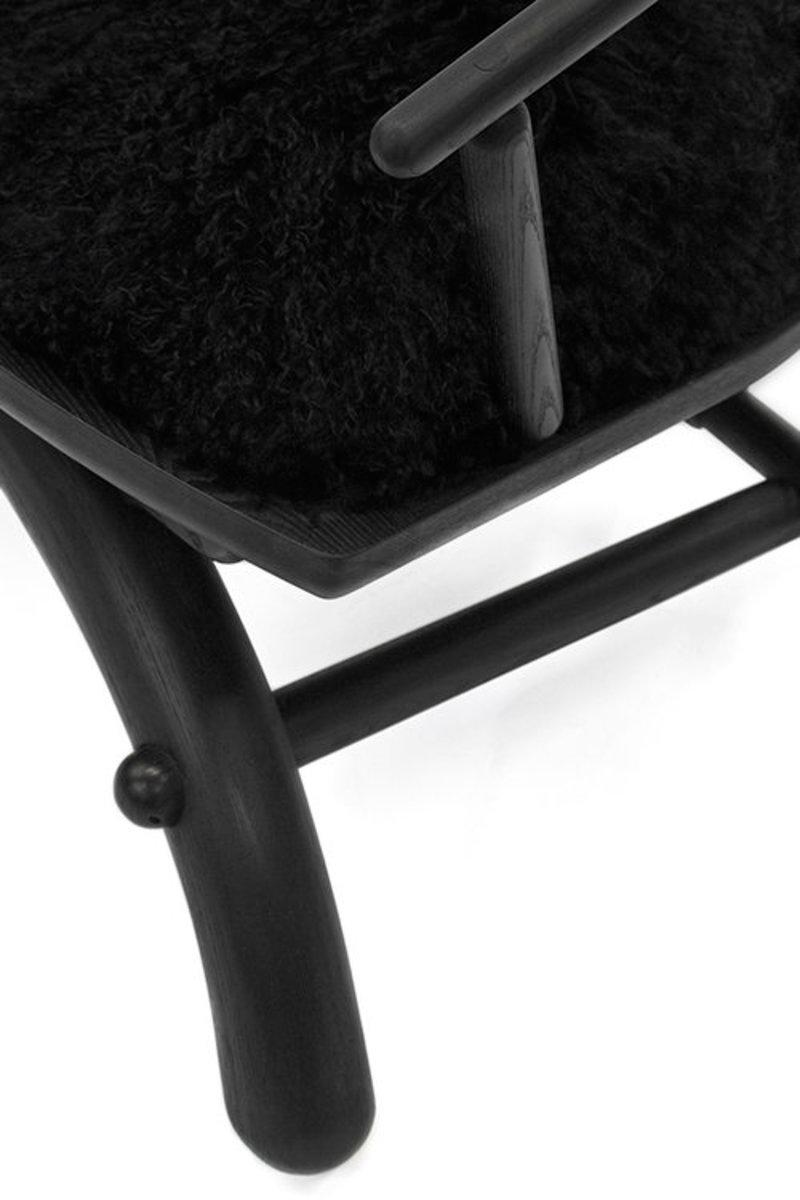 Handgefertigter „Rainbow-Stuhl“ mit niedriger Rückenlehne, Nicholas Hamilton Holmes (Organische Moderne) im Angebot
