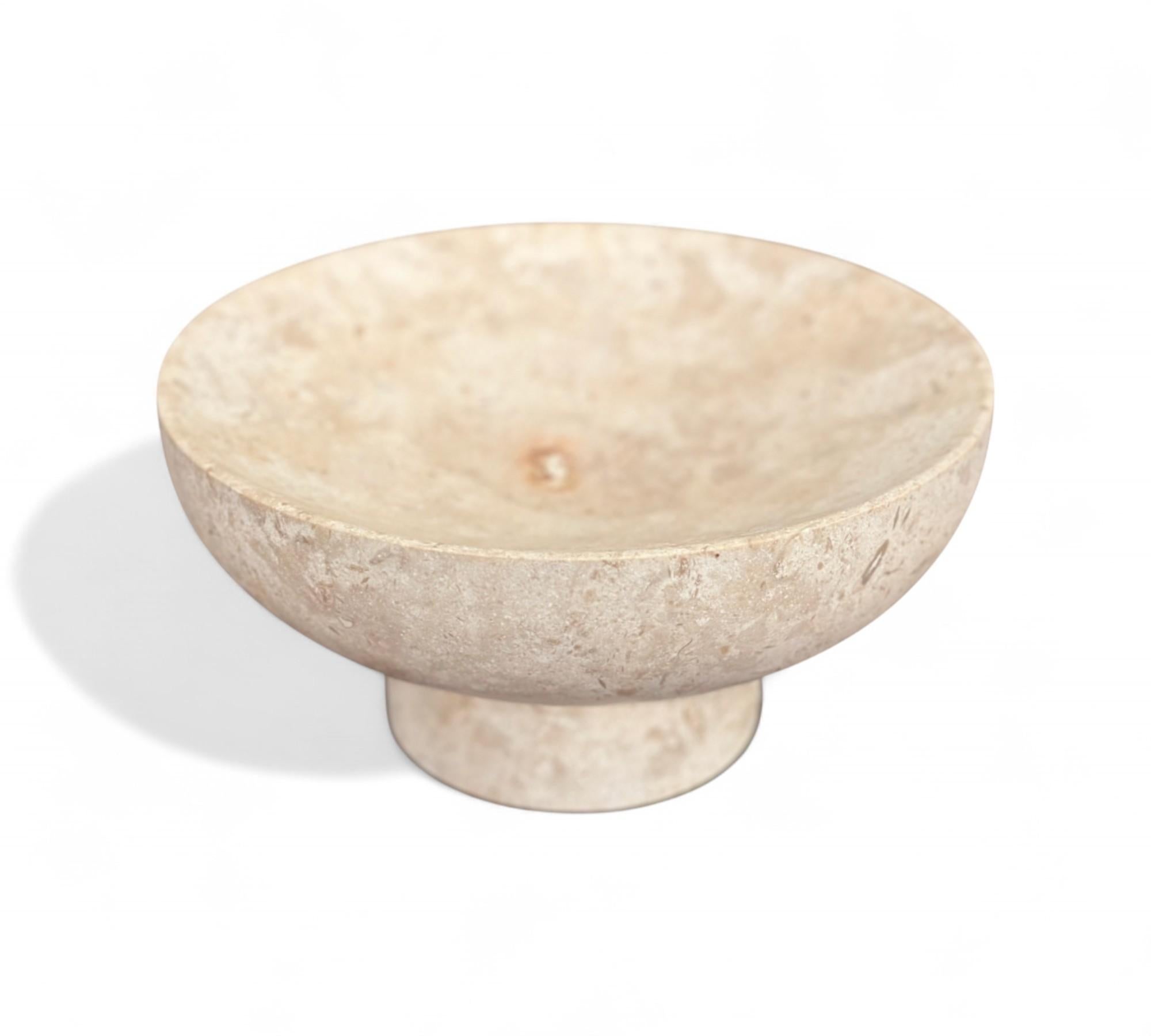 Hand Sculpted Vase Crafted from Mayan Travertine by Taller Maya, 2024 (21. Jahrhundert und zeitgenössisch) im Angebot