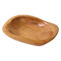 Plat en bois sculpté à la main par Odile Noll, vers 1950