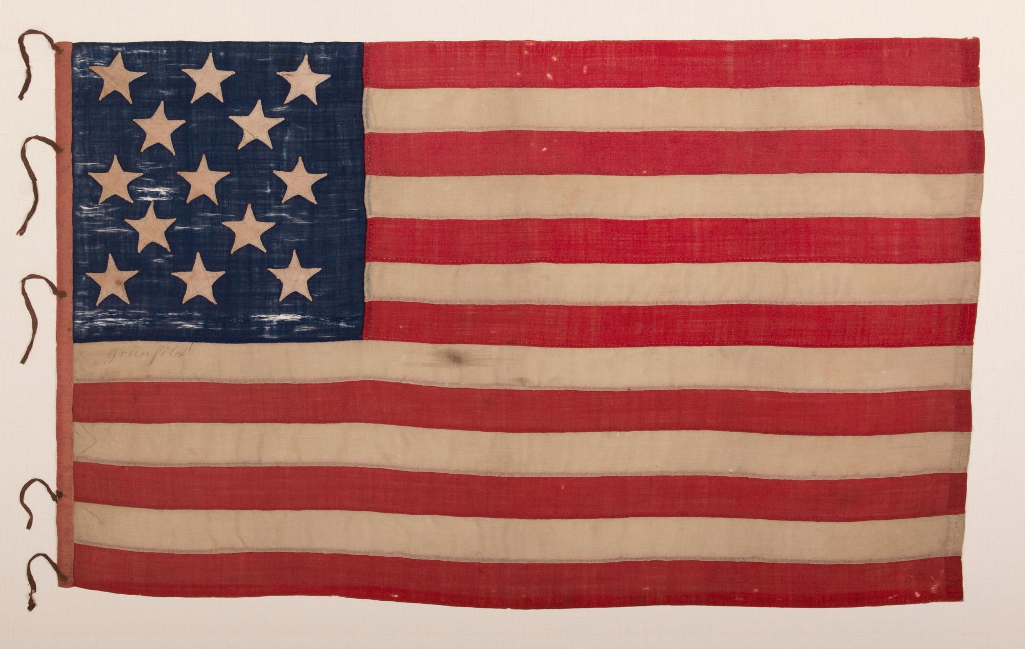 Américain Drapeau américain 13 étoiles cousu à la main, signé Grunfild, vers 1861-1877 en vente